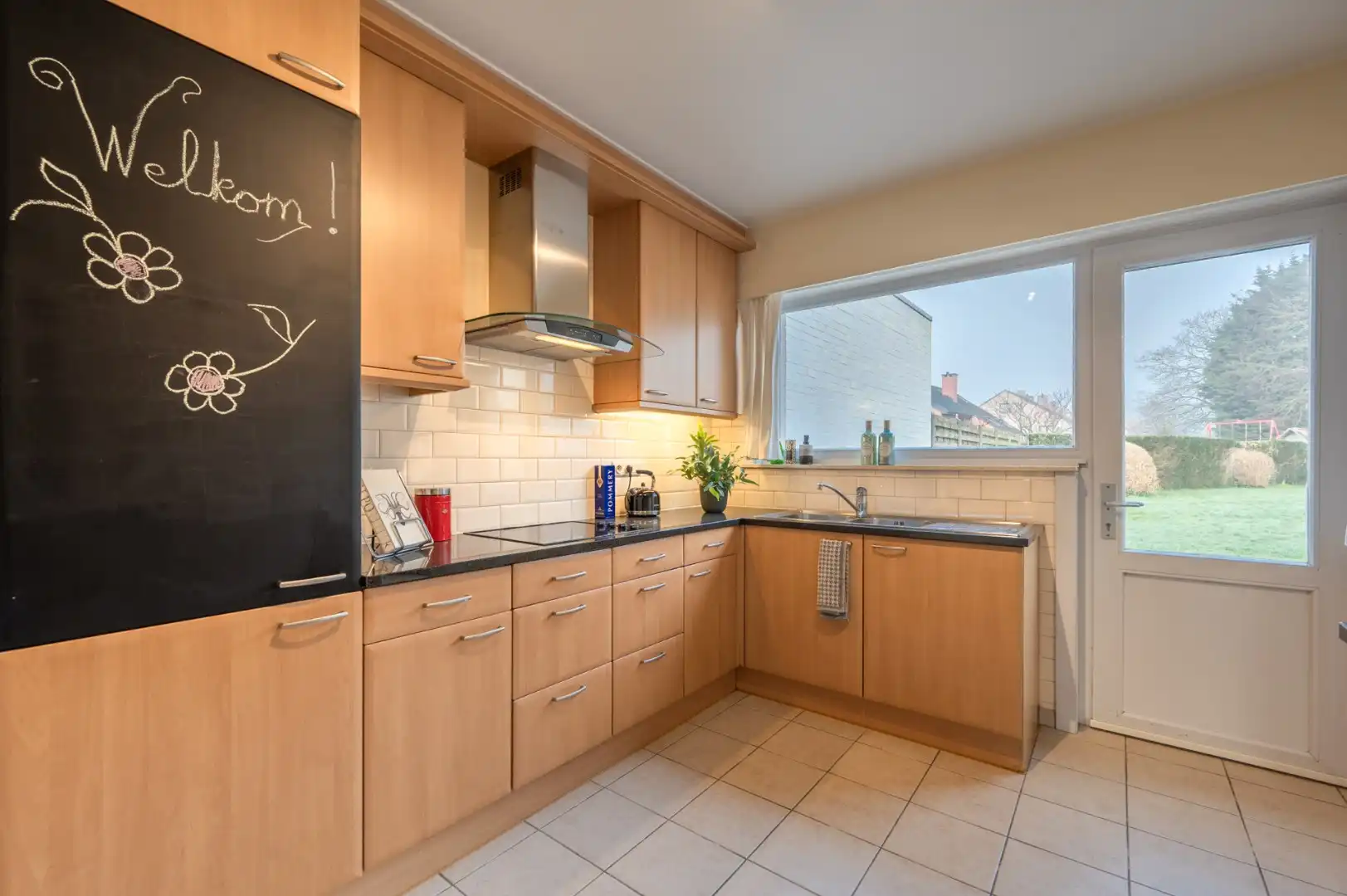 Halfopen woning met tuin en garage te St Kruis. foto 6