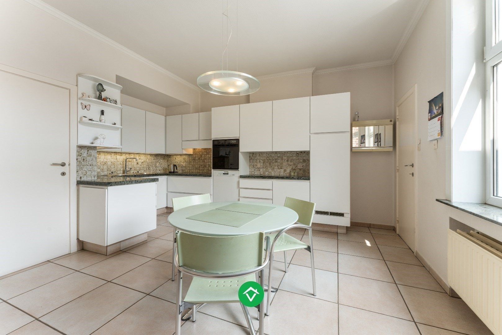 Ruime woning met 7 slaapkamers en loods (320m²) in centrum Roeselare foto 8