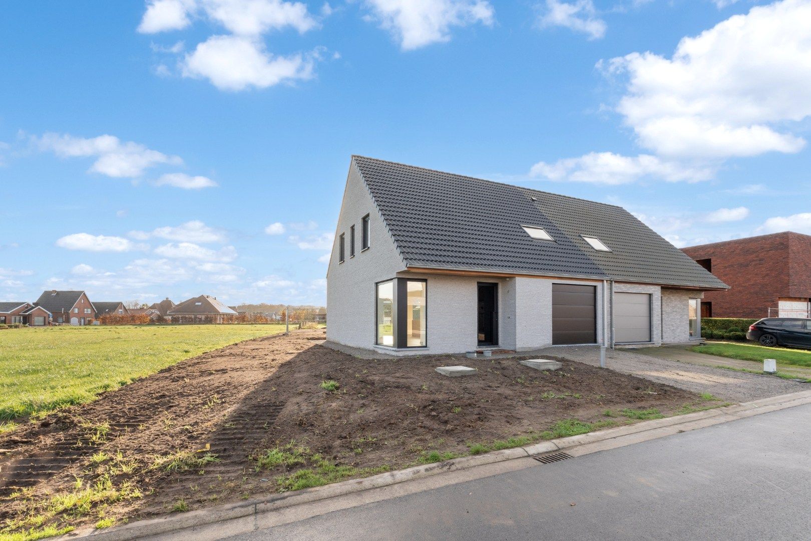 Moderne nieuwbouwwoning met uitzonderlijk wooncomfort te Koekelare (De Mokker) foto {{pictureIndex}}