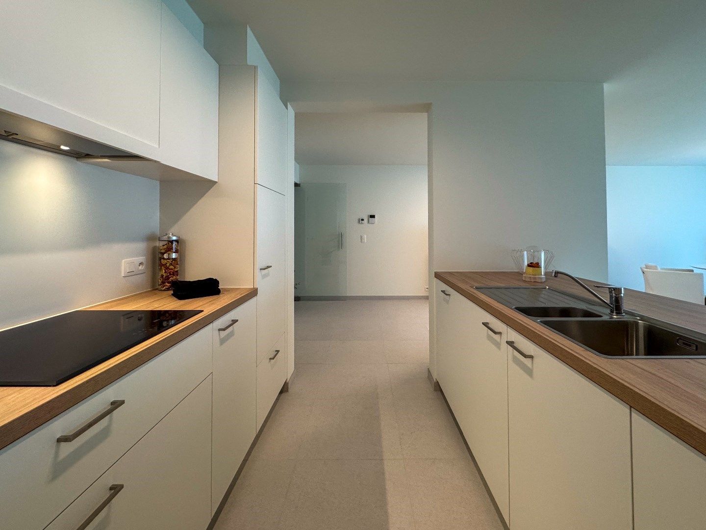 Nieuwbouw gelijkvloersappartement met 3 slaapkamers en 2 ruime terrassen. foto 11
