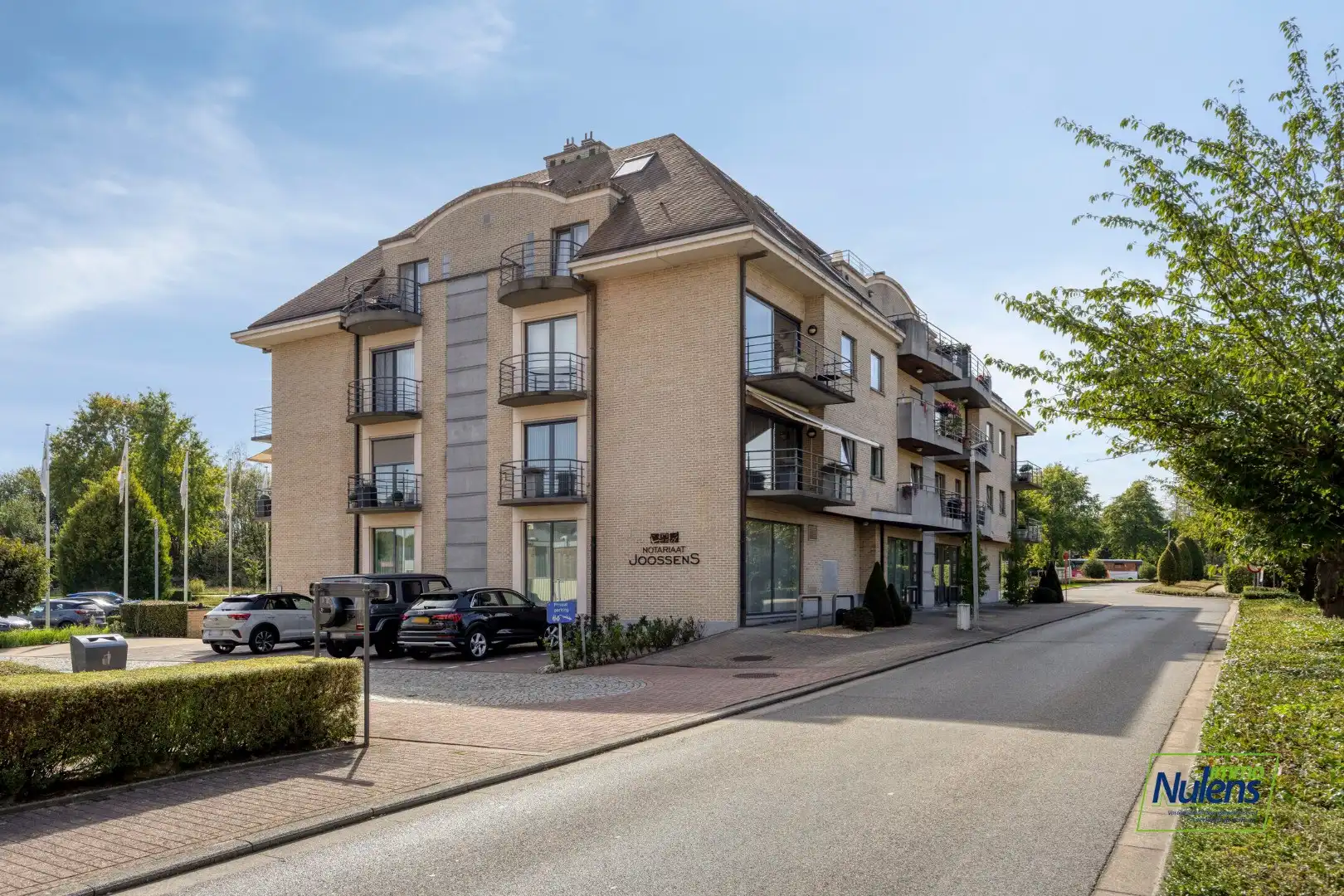 PRACHTIG APPARTEMENT van 105 M² met 2 SLAAPKAMERS,  2 TERRASSEN EN AUTOSTANDPLAATS IN HARTJE LANAKEN! foto 3