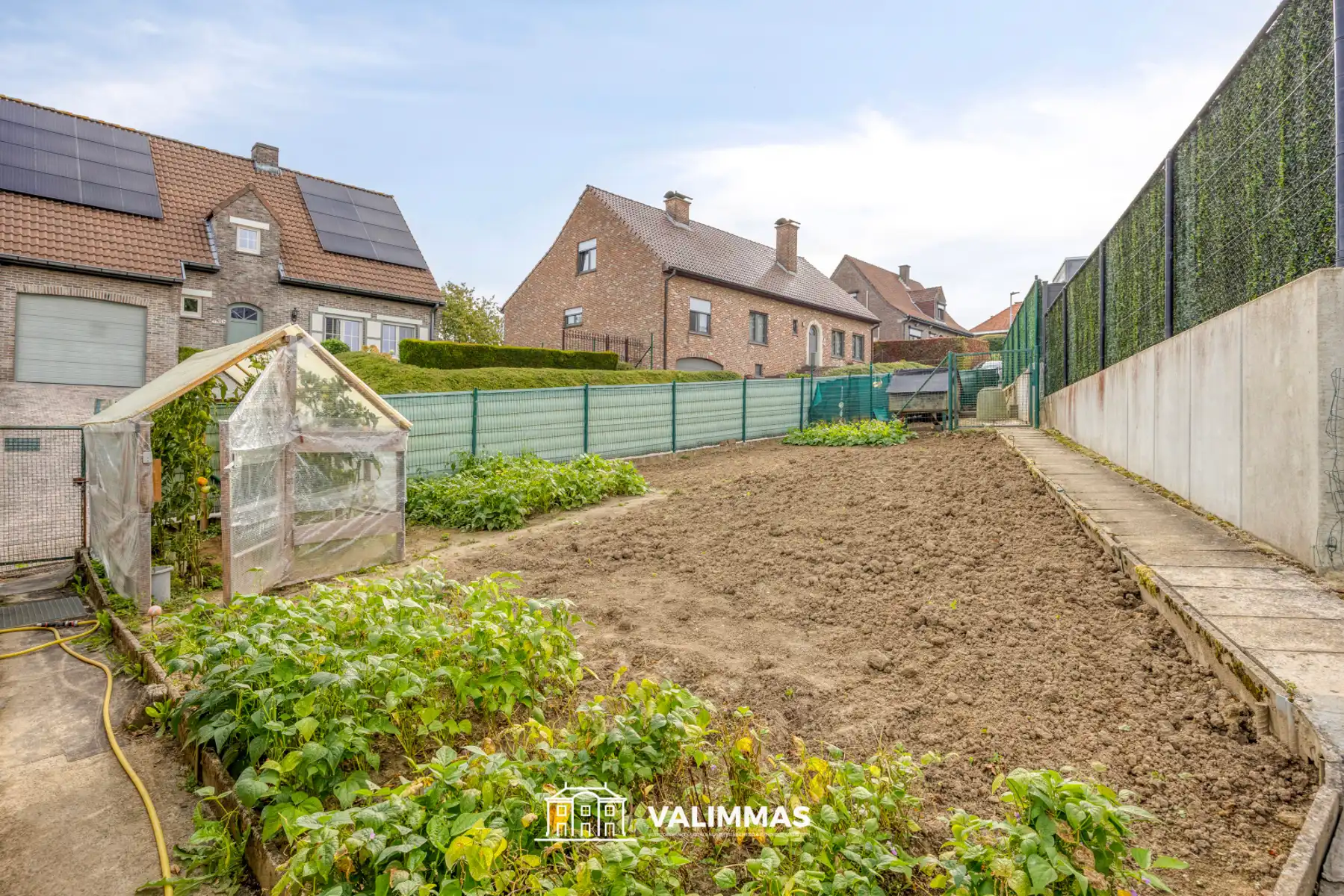 Zeer ruime vrijstaande woning met tuin, garage & bijgebouwen foto 17
