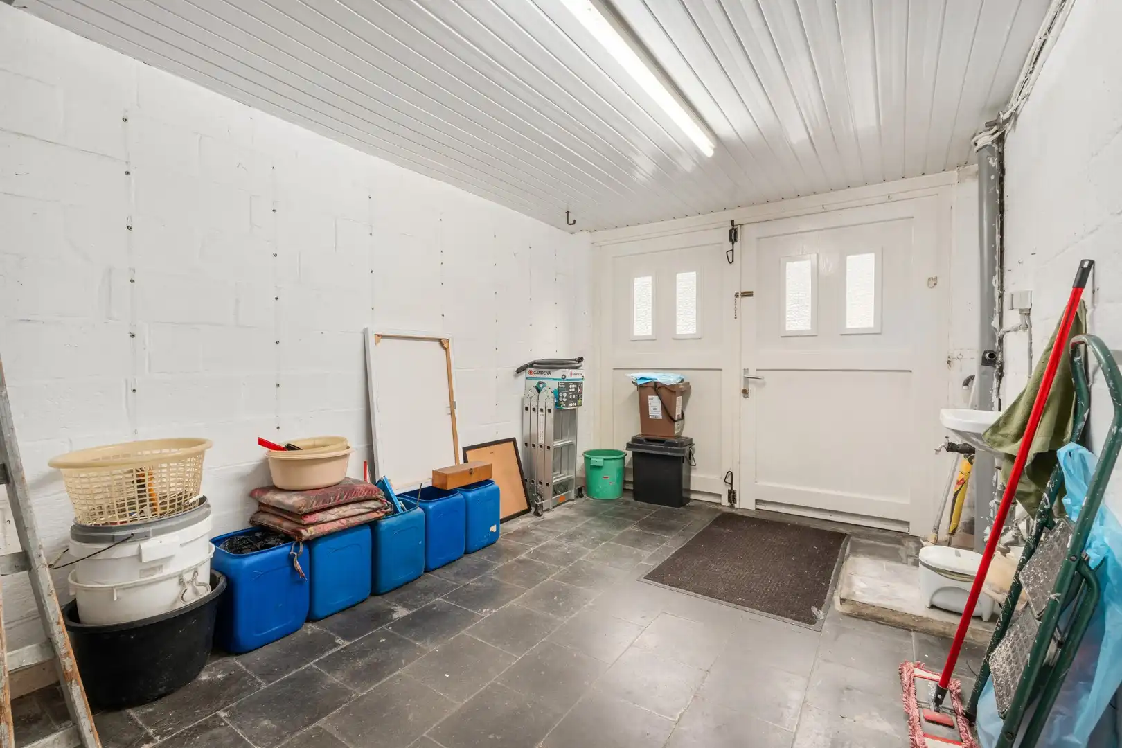 Zeer ruime kloeke woning met grote tuin! foto 20