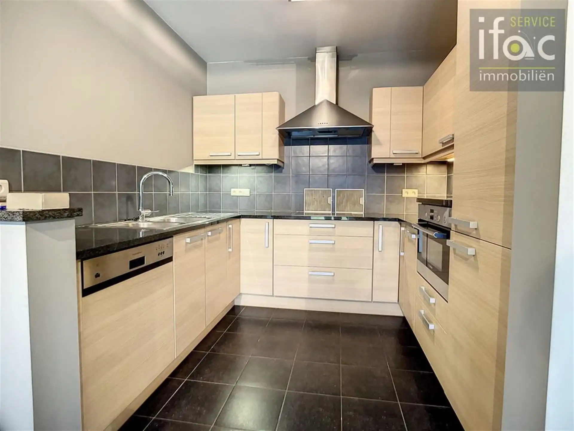 Mooie stapelwoning met tuin foto 10