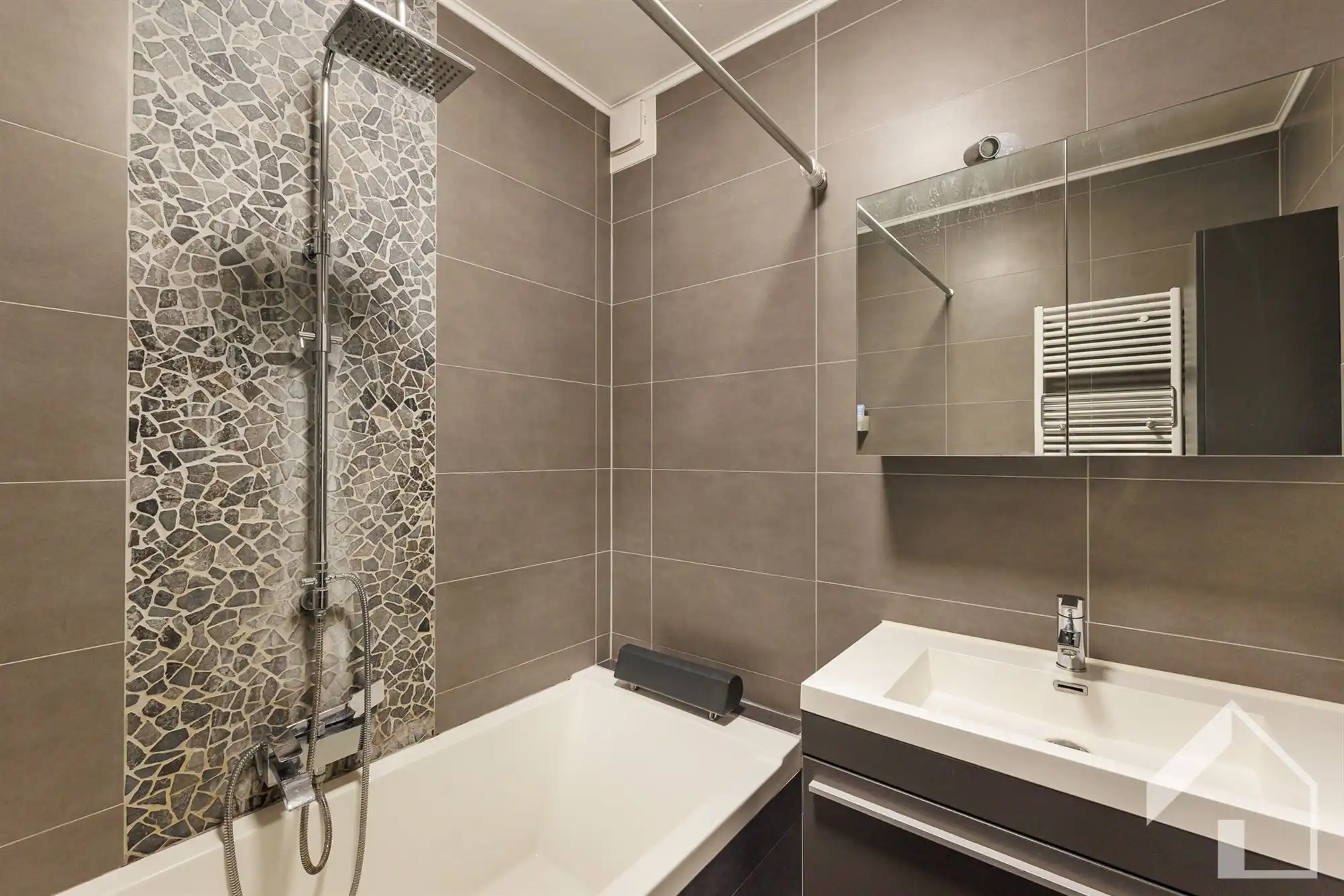 Instapklaar appartement met garagebox! foto 14