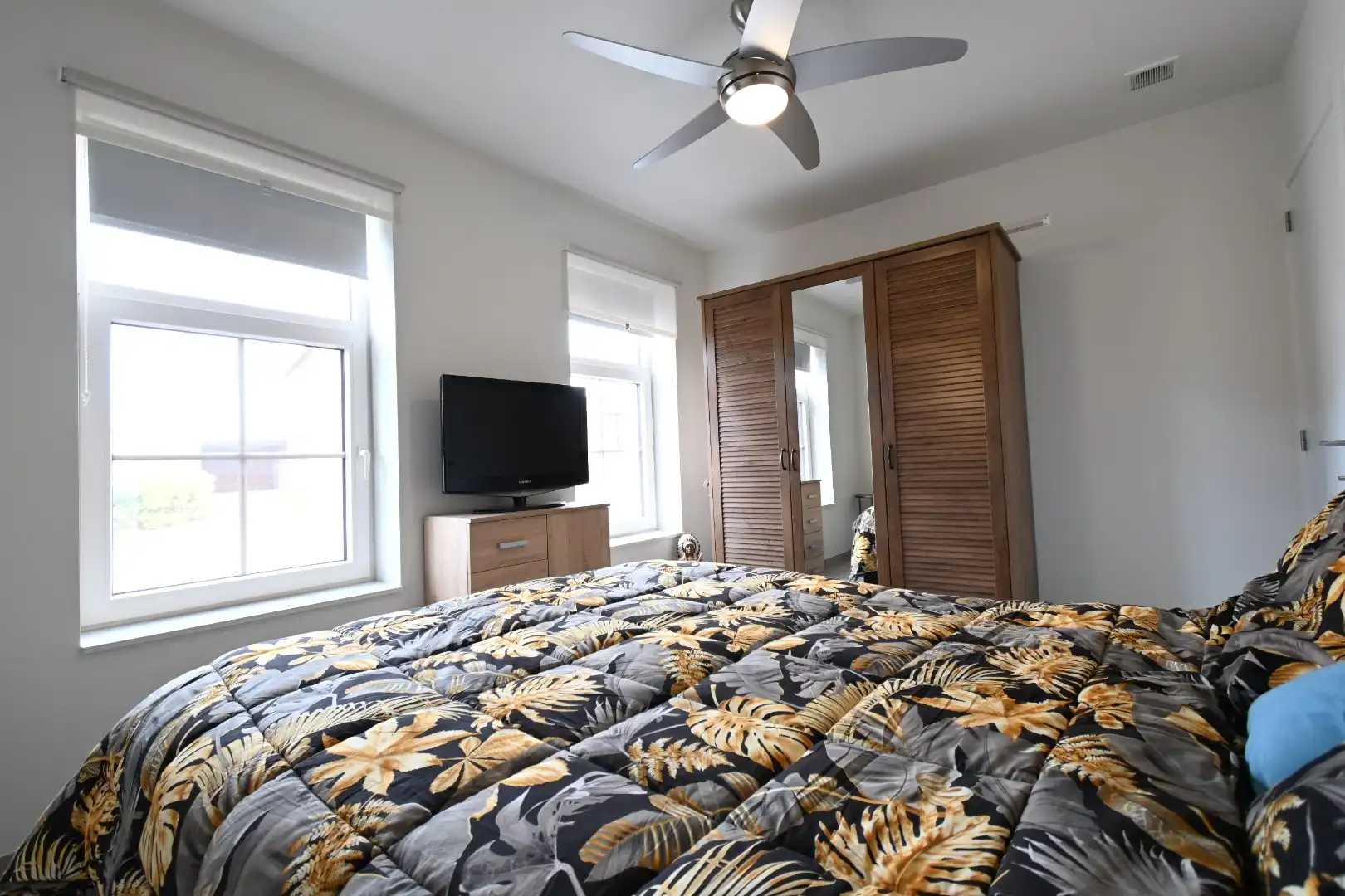 Knap afgewerkt gelijkvloers appartement met 2 slaapkamers, ruim terras, tuintje, carport en berging - GEEN GEMEENSCHAPPELIJKE ONKOSTEN  foto 15