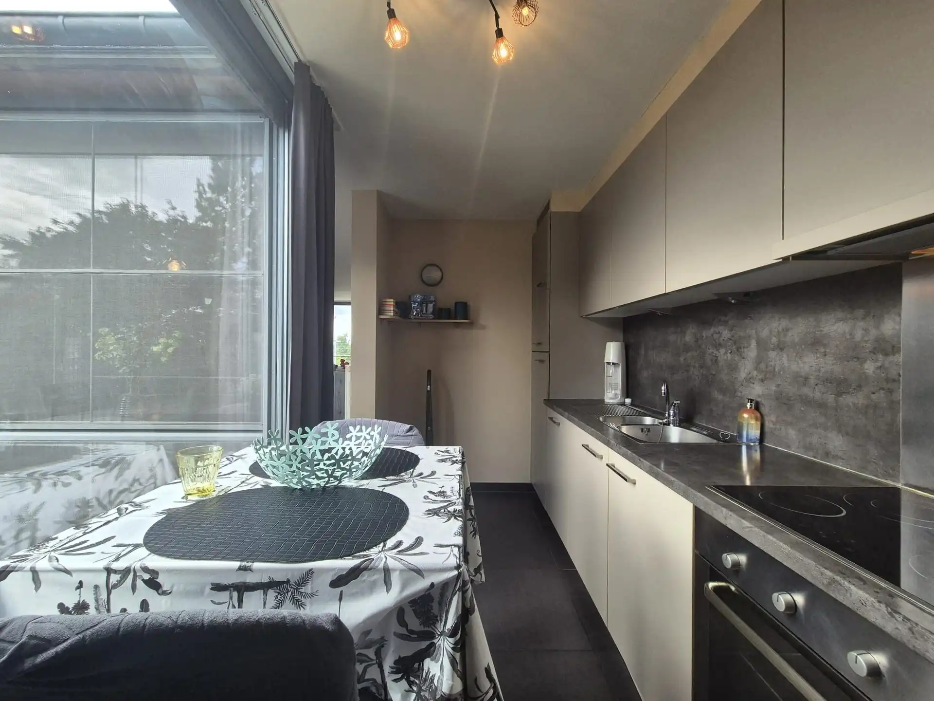 Zeer mooi en comfortabel appartement gelegen op tweede verdieping rechts van de residentie. foto 12