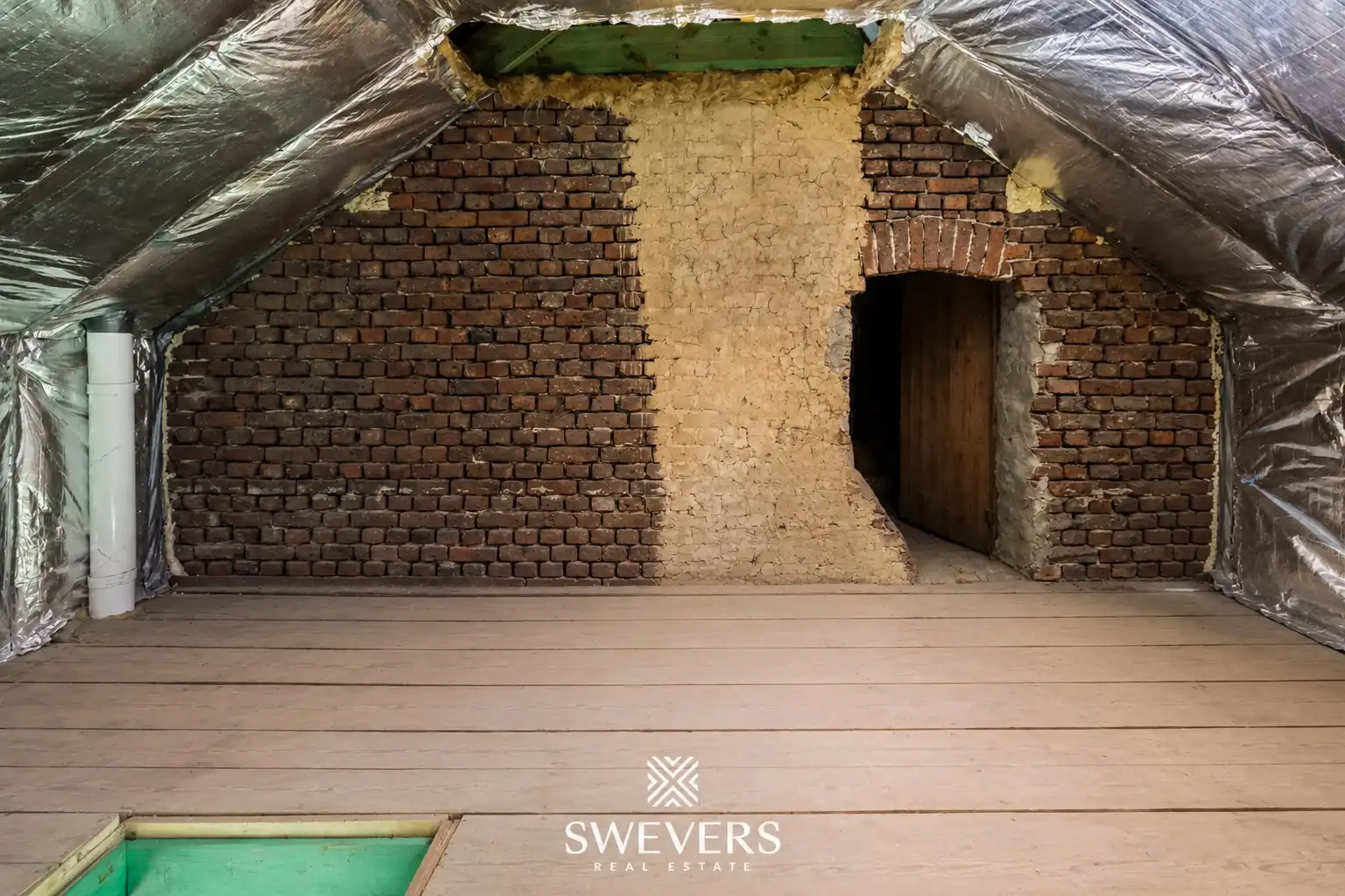 Vrijstaande fermette met ruime garage (85m²) en renovatiepotentieel op een toplocatie  foto 17