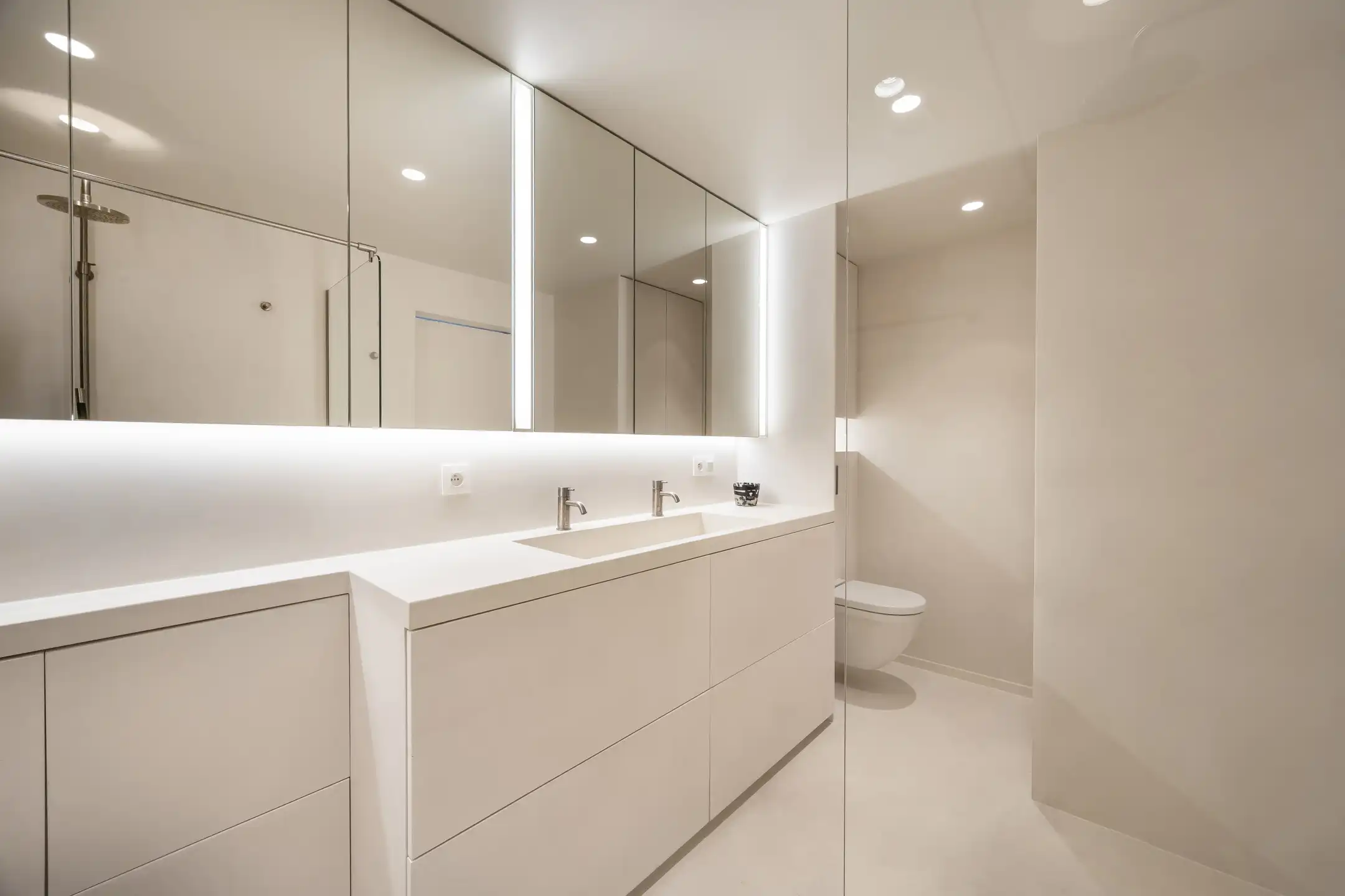 Luxueus gerenoveerd 3slpk appartement met frontaal zeezicht foto 25