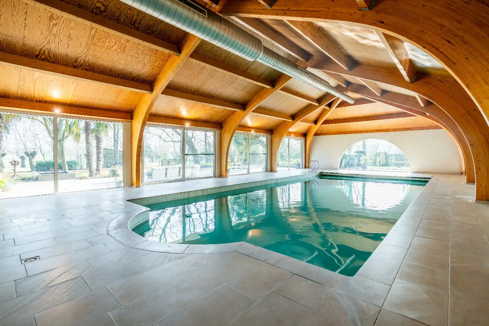 Riante villa met binnenzwembad op een uitzonderlijk domein van 6.426 m² foto 3