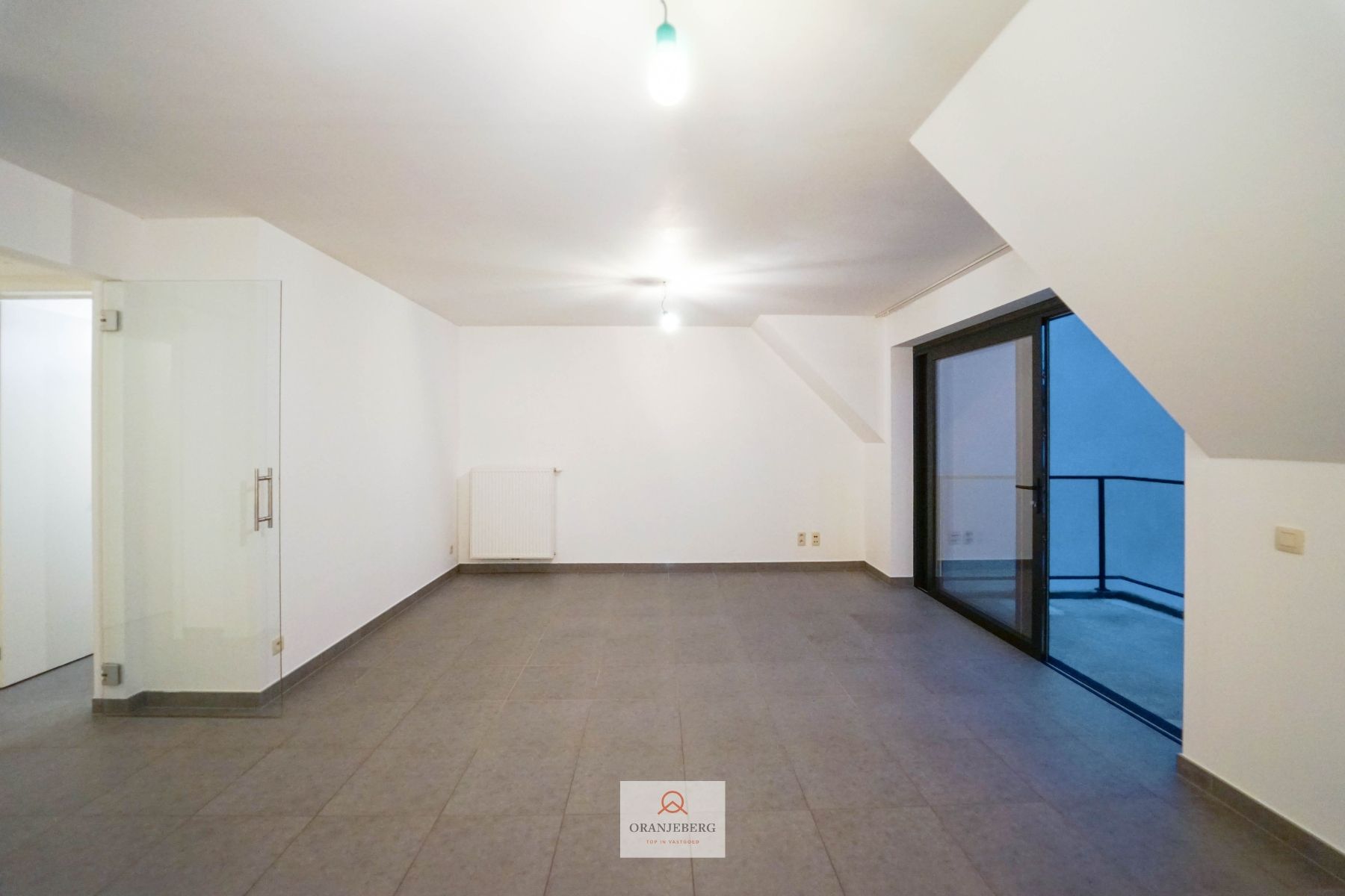 2 slaapkamerappartement met terras en 2 autostaanplaatsen foto 11