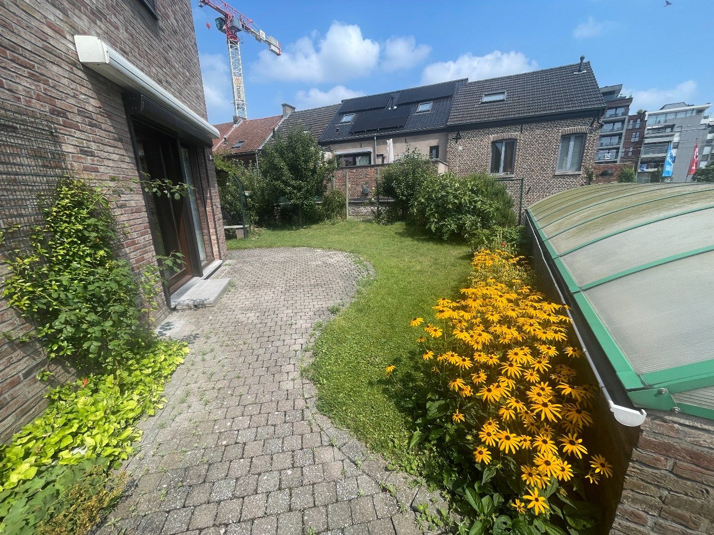 Ruime stadswoning met tuin, terras en ondergrondse garage in Hasselt - 4 slaapkamers - bouwjaar 1993 - EPC-waarde 206.Kwh - Energielabel C - 140.00m² bewoonbare foto 3