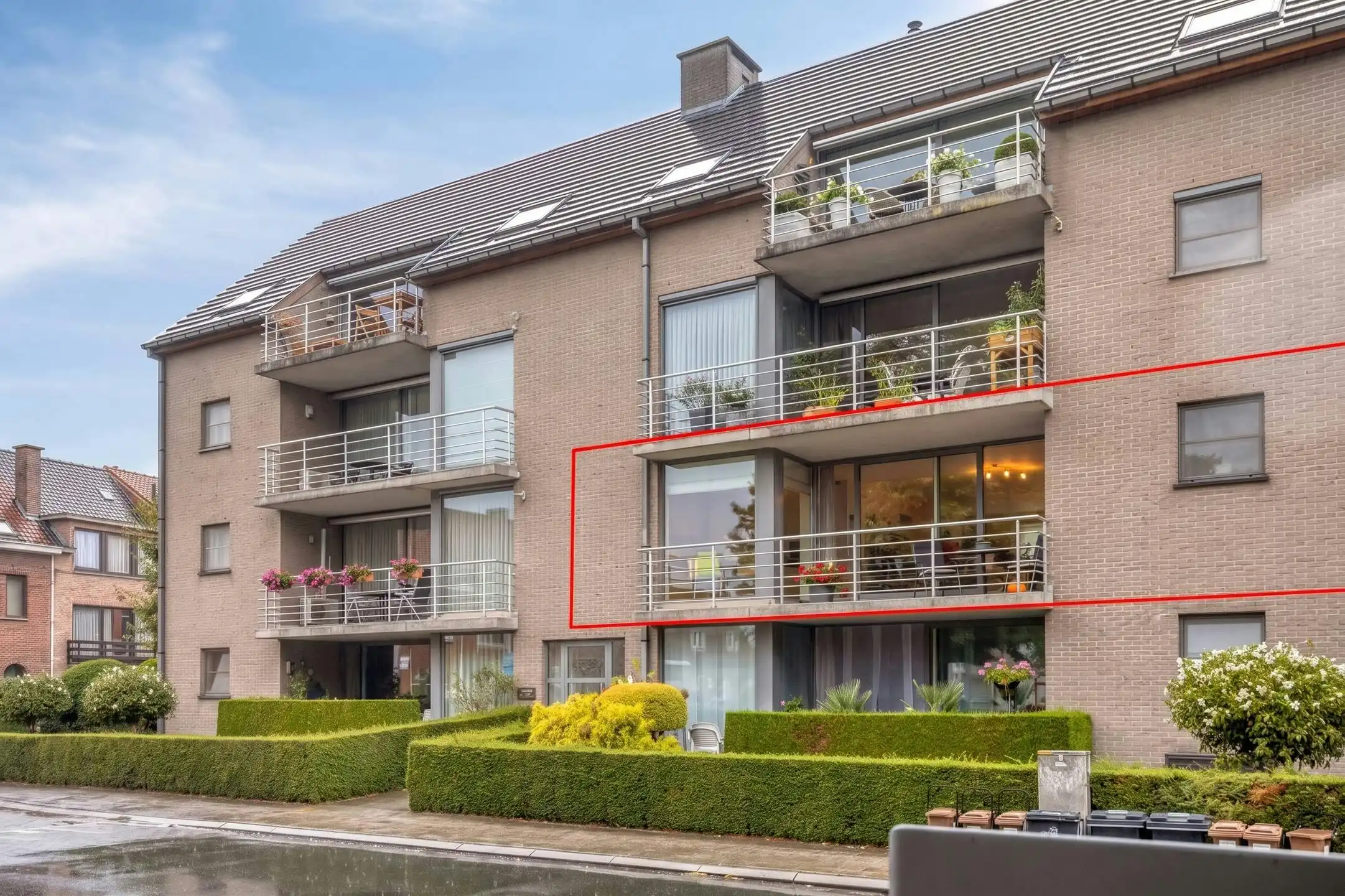 Lichtrijk 2-slaapkamer appartement met garage te koop in Kuurne! foto 2