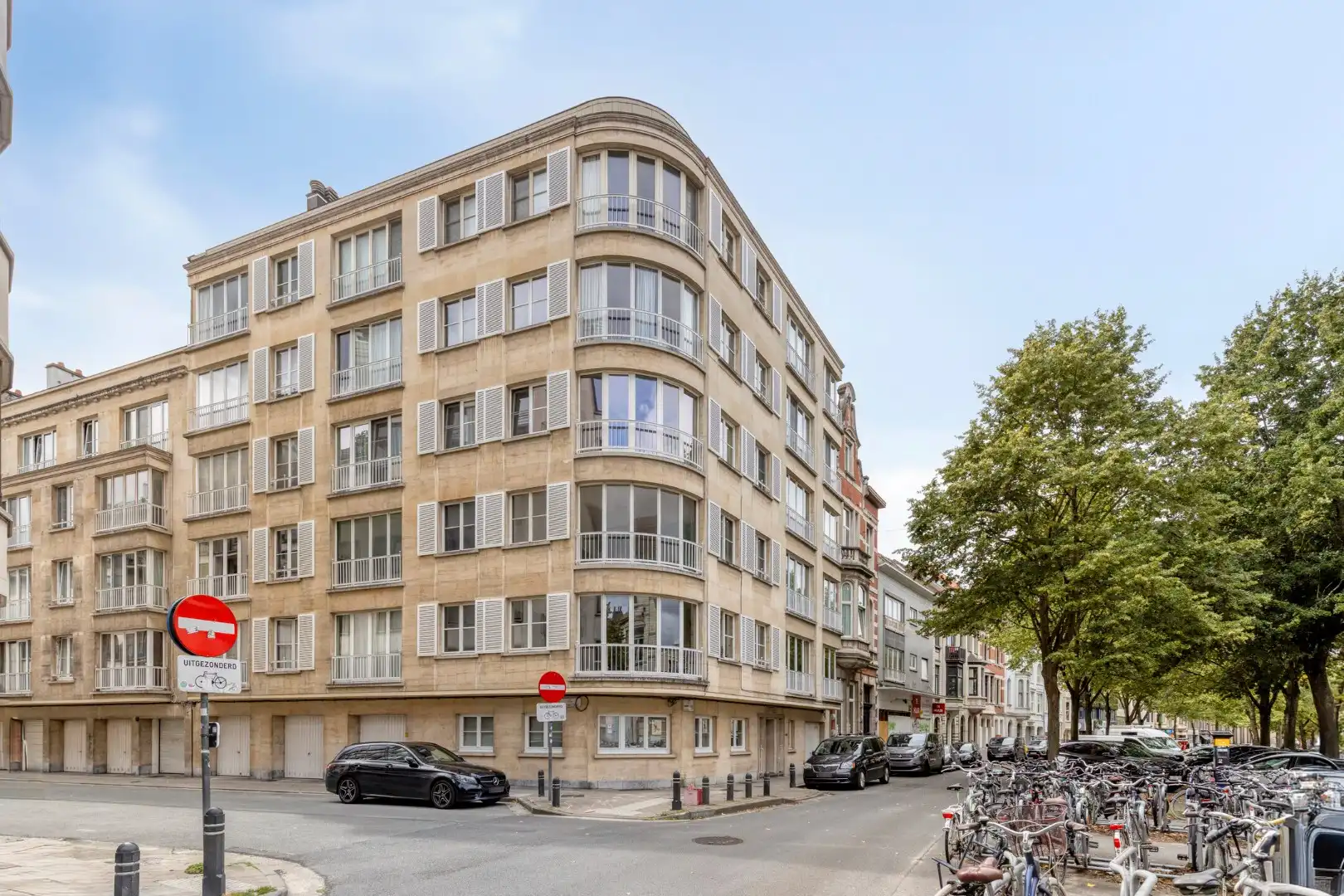 2-slaapkamerappartement in nabijheid van Sint-Pieterstation foto {{pictureIndex}}