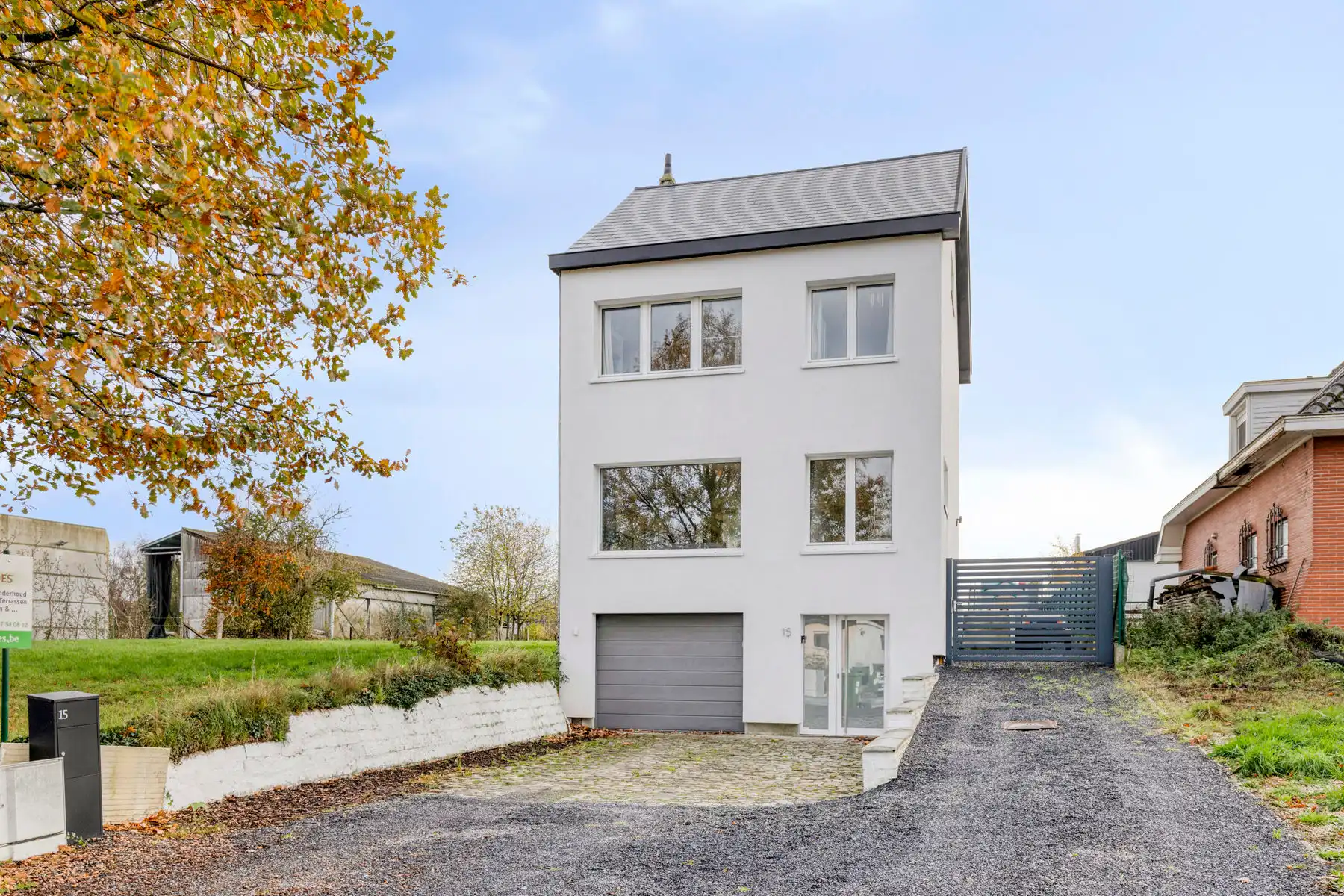 *** ONDER COMPROMIS *** foto {{pictureIndex}}