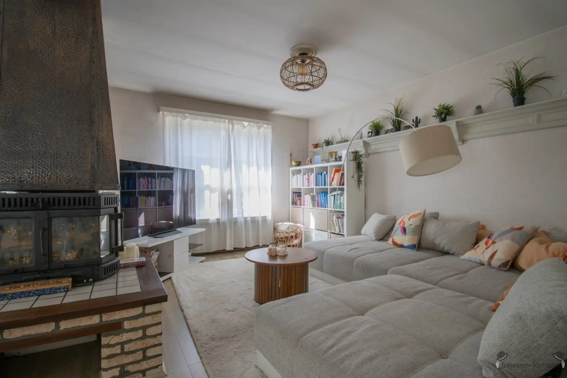 Ruime op te frissen villa met 2 keukens, 2 badkamers en min. 5 slaapkamers op 1.157 m² foto 15