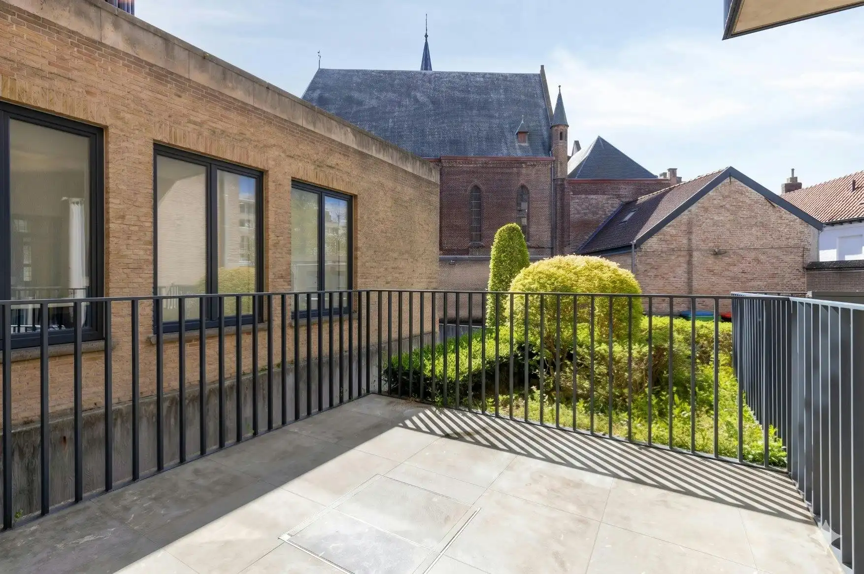 Prachtig 1 slaapkamer appartement met terras in hartje Brugge foto 5