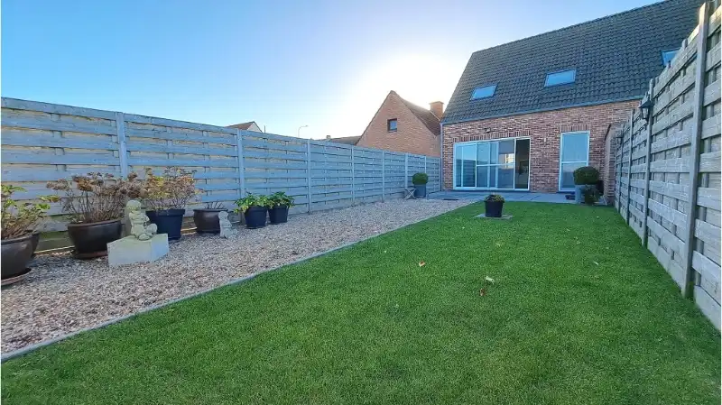 Ruime 3-slaapkamerwoning met GARAGE en TUIN te koop in Zuienkerke foto 14