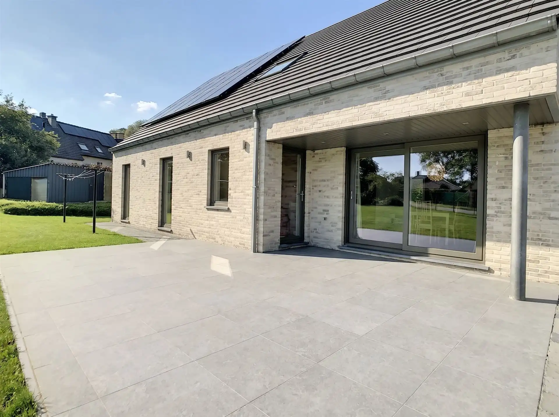 Villa met 5 slaapkamers, garage en grote tuin foto 16