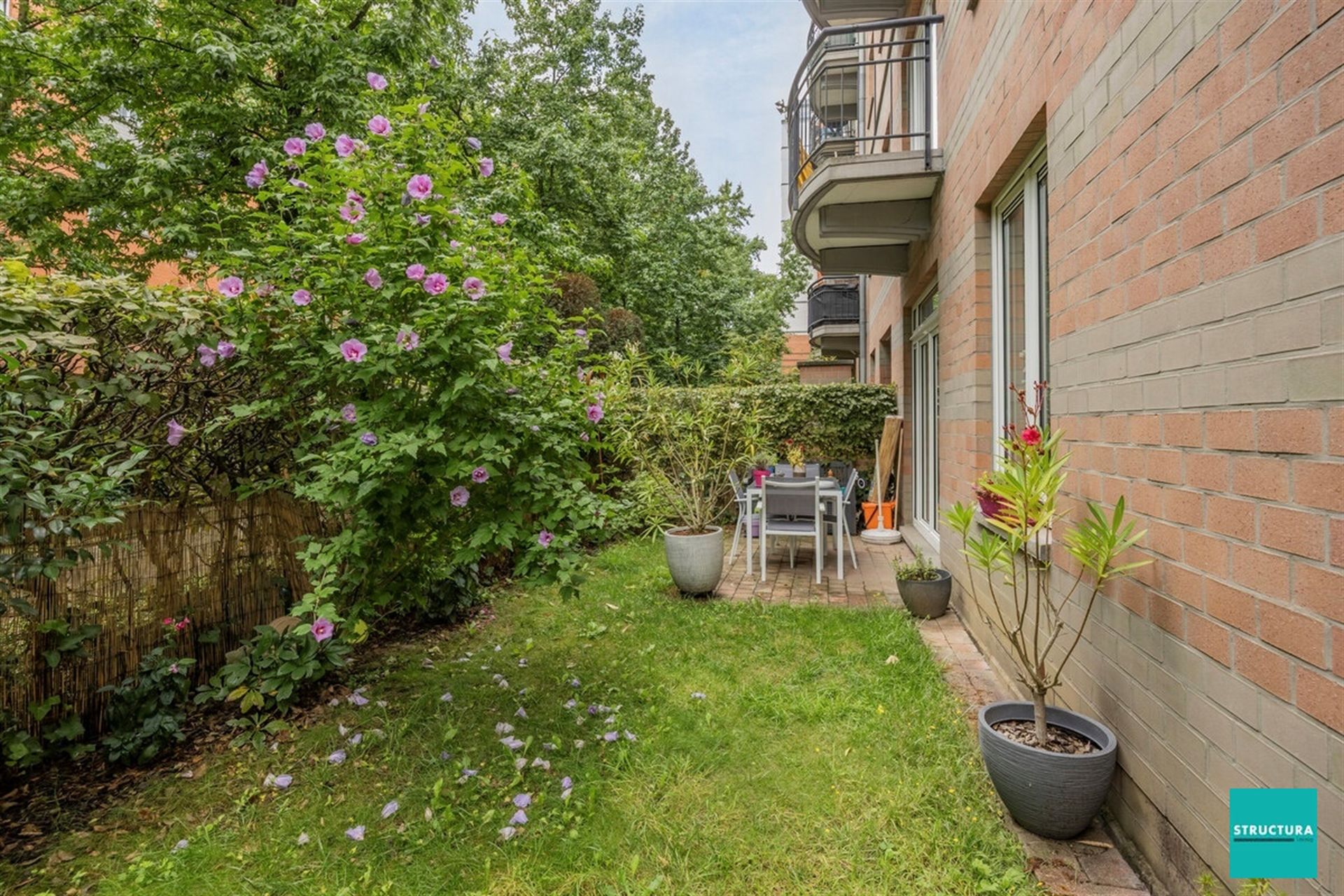 Prachtig gelijkvloersappartement te koop in de “Tuinen de Jette”.    foto {{pictureIndex}}