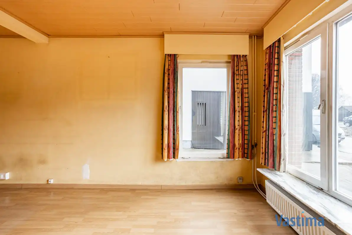 Op te frissen gezinswoning met 3 slaapkamers, garage en tuin foto 5