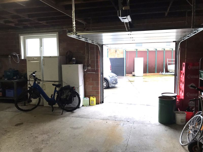 Te Grembergen : Woonst met terras en tuin - EN bijgebouw met garage- ruime parking in doodlopende straat nabij de spoorweg foto 29