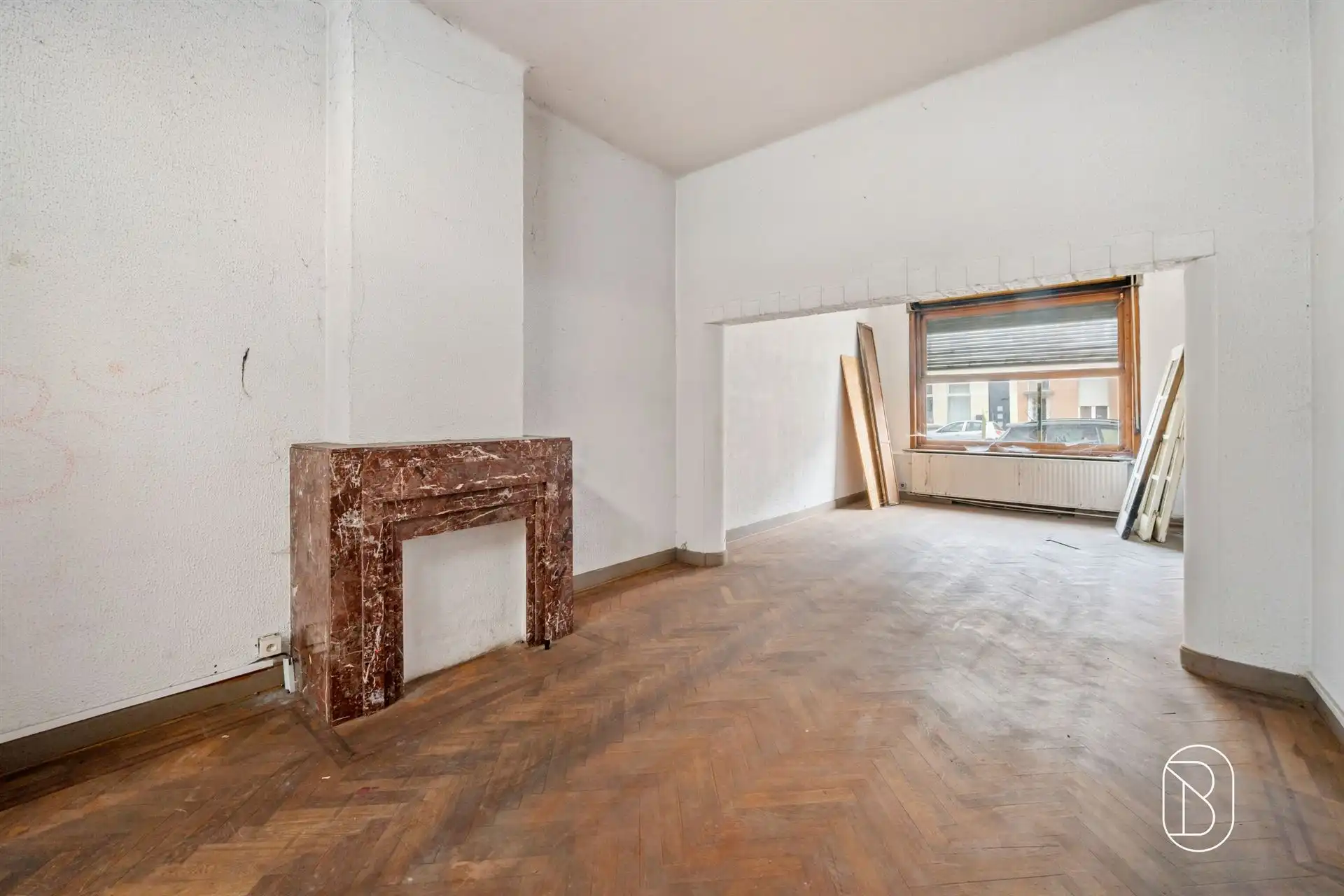 Te renoveren woning met veel potentieel!  foto 4