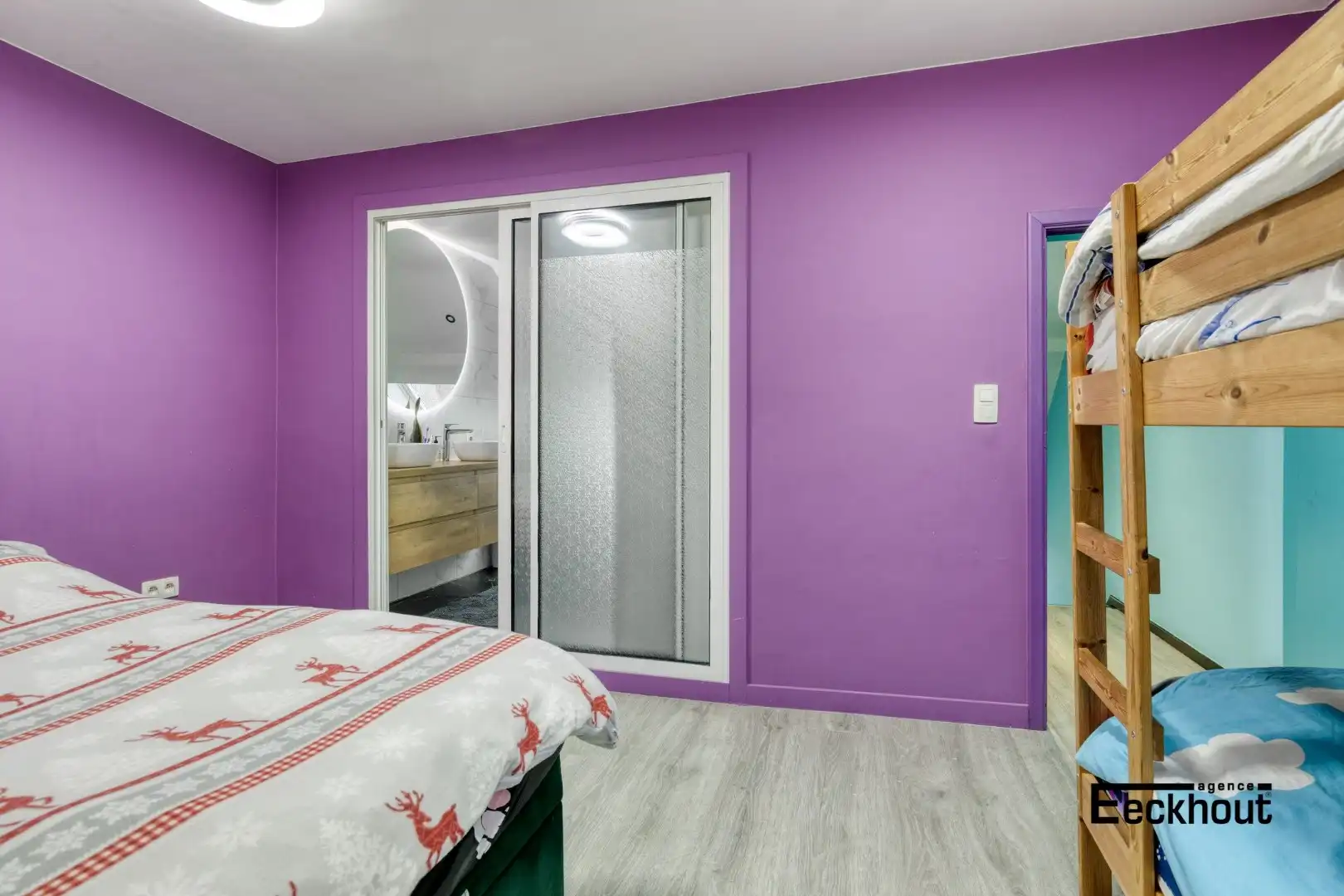 Grotendeels gerenoveerde woning met 3 ruime kamers en 2 badkamers! foto 11