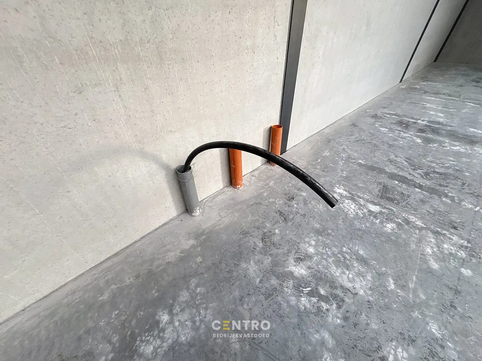 Kwalitatief en goed geïsoleerd NB MAGAZIJN (511m²) TE HUUR in Oostkamp. Inclusief 3 private parkeerplaatsen voor de deur. foto 5