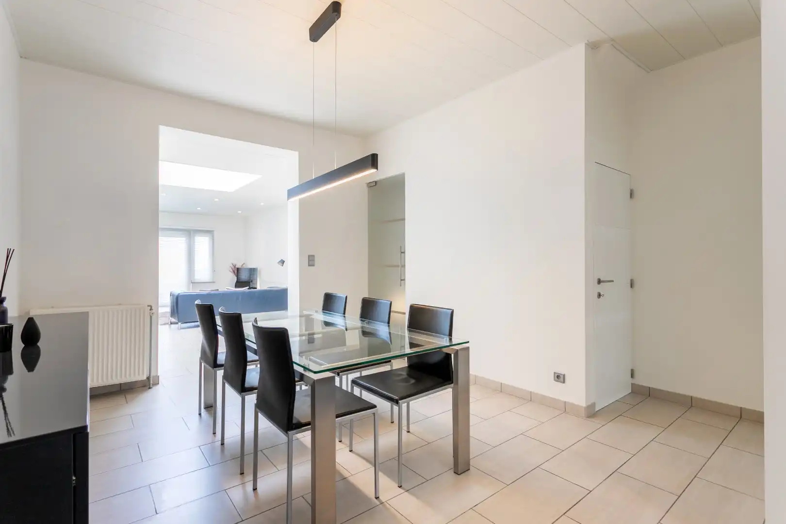 Deels gerenoveerde woning met tuin en garage op gunstige ligging te Halle foto 4