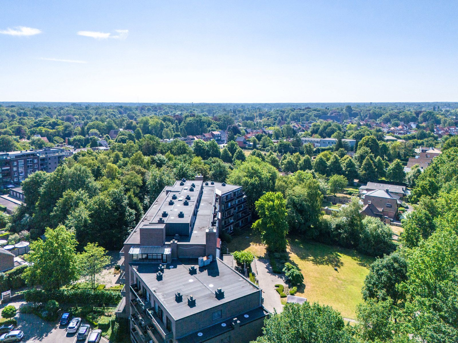 Degelijke serviceflat met terras in Residentie LINDENHOF foto 22
