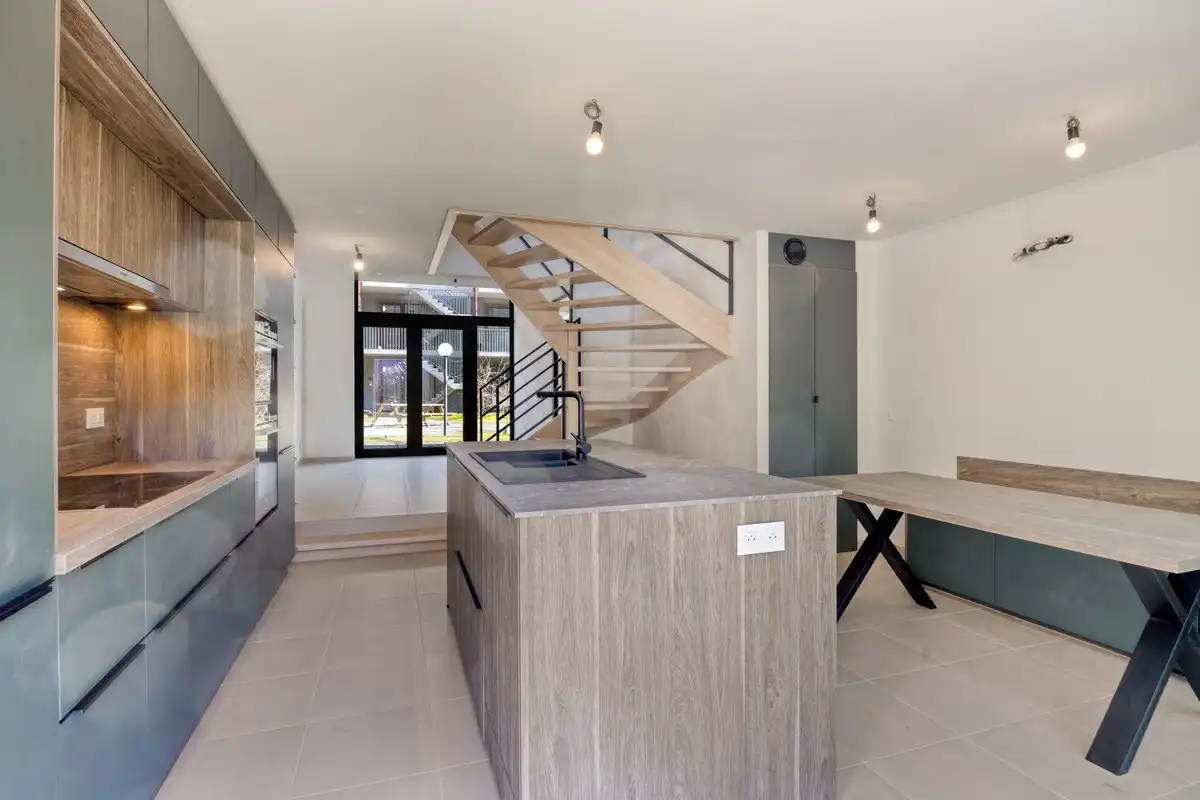 Instapklare woning met zeer goede afwerking, 3 slaapkamers, 3 badkamers, tuin, terras en autostaanplaats in het centrum van Tienen – EPC 27 kWh/m² - bewoonbare  foto 13