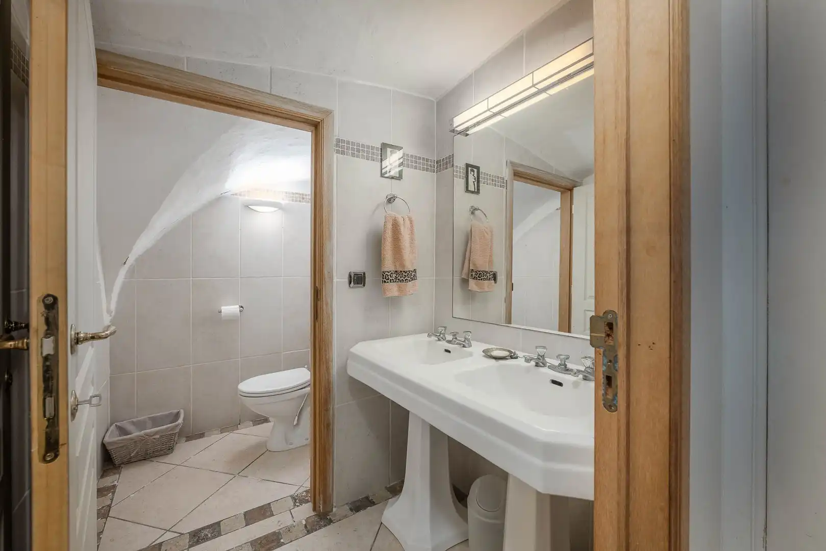 Monumentaal gerestaureerd herenhuis aan de Brugse Reien foto 43