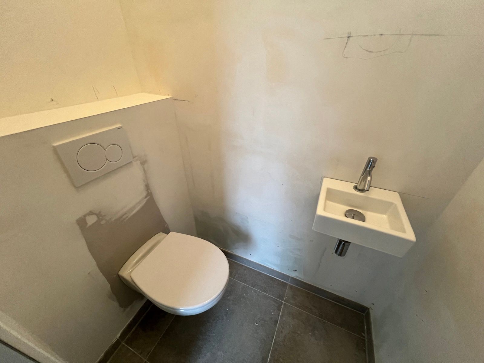 Nieuwbouw GLV app met 3 slpk - 2x terras - tuin - parking foto 4