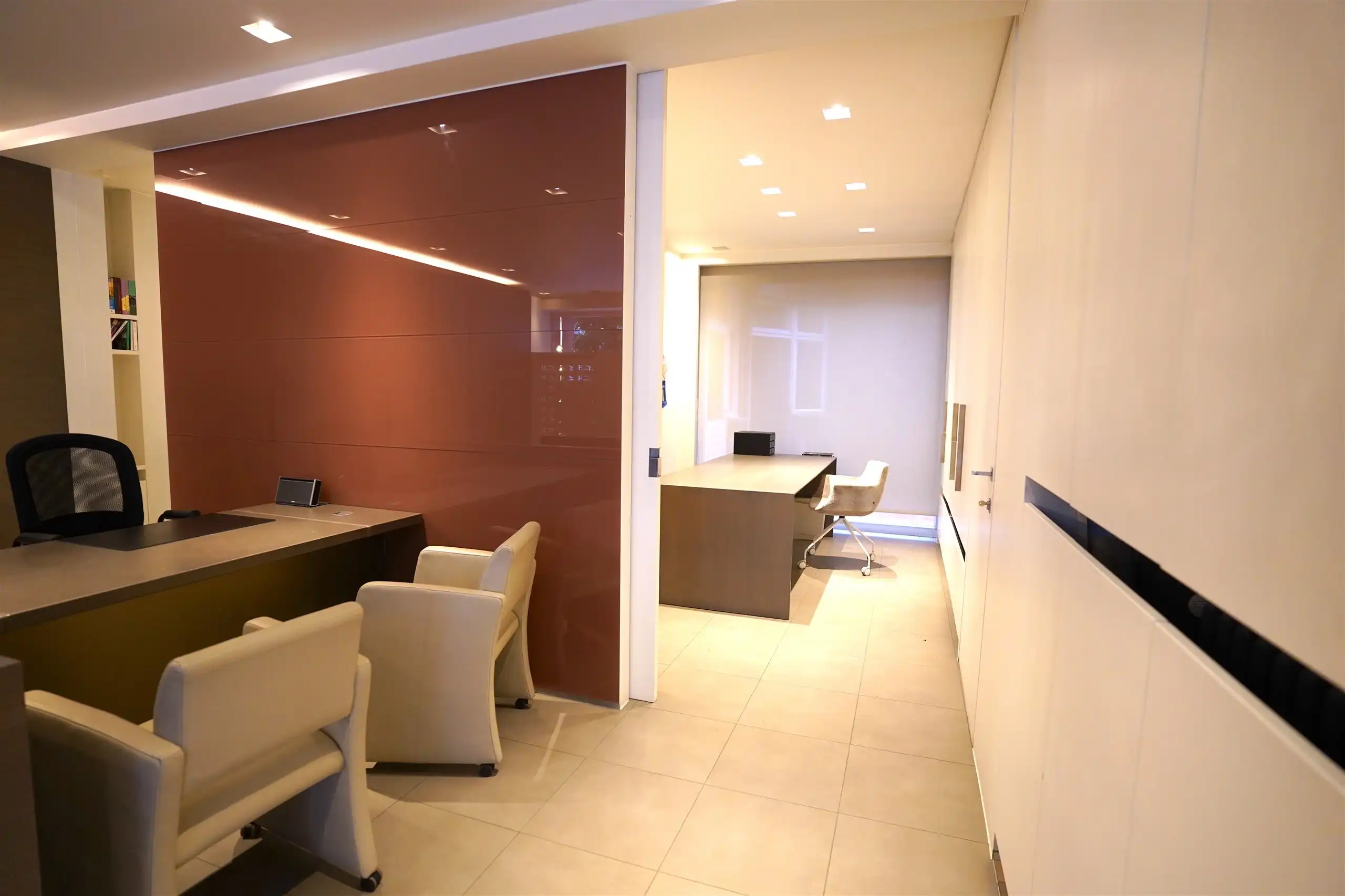 Instapklaar bureel tussen Grote Markt & Conservatoriumplein foto 4