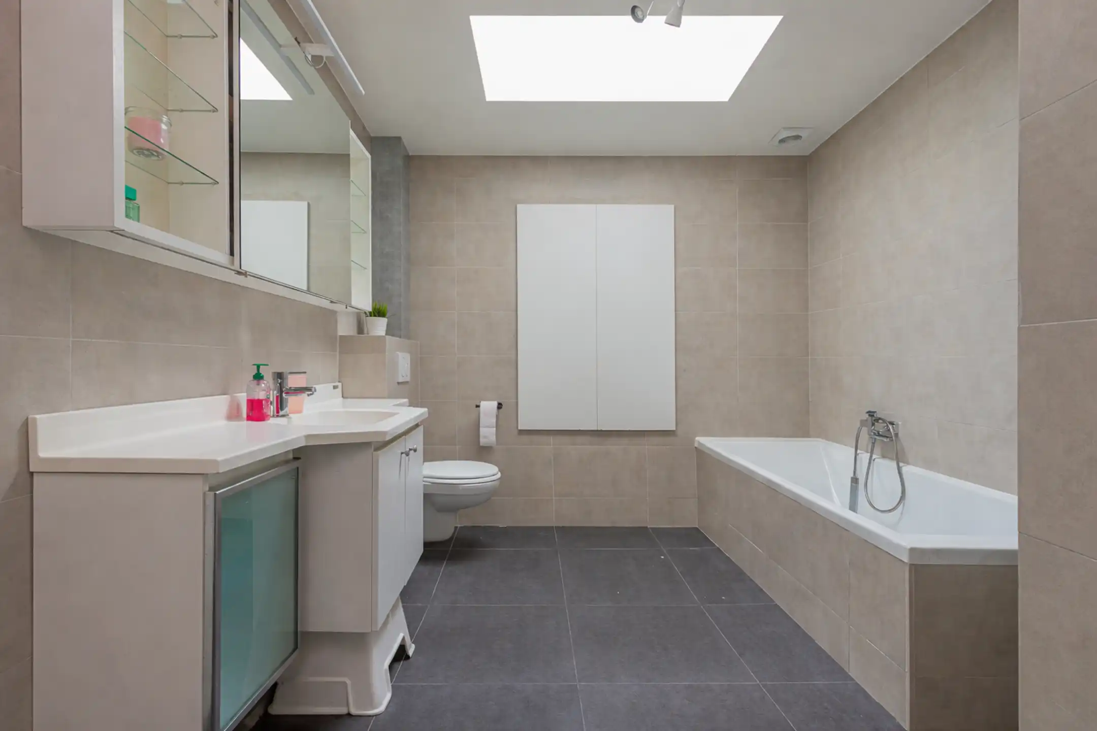 HERZELE- Recent gerenoveerde woning op centrale locatie  foto 14