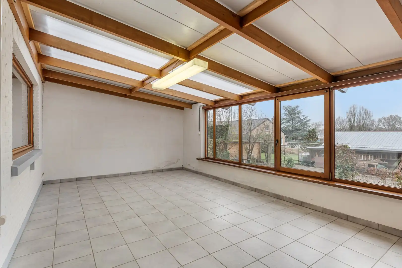 Te renoveren woning op ruim perceel met tal van mogelijkheden foto 8