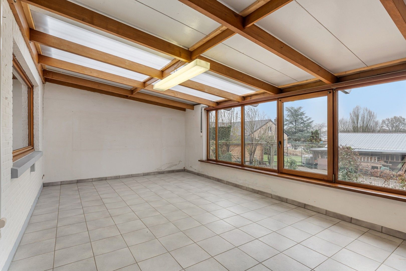 Te renoveren woning op ruim perceel met tal van mogelijkheden foto 8