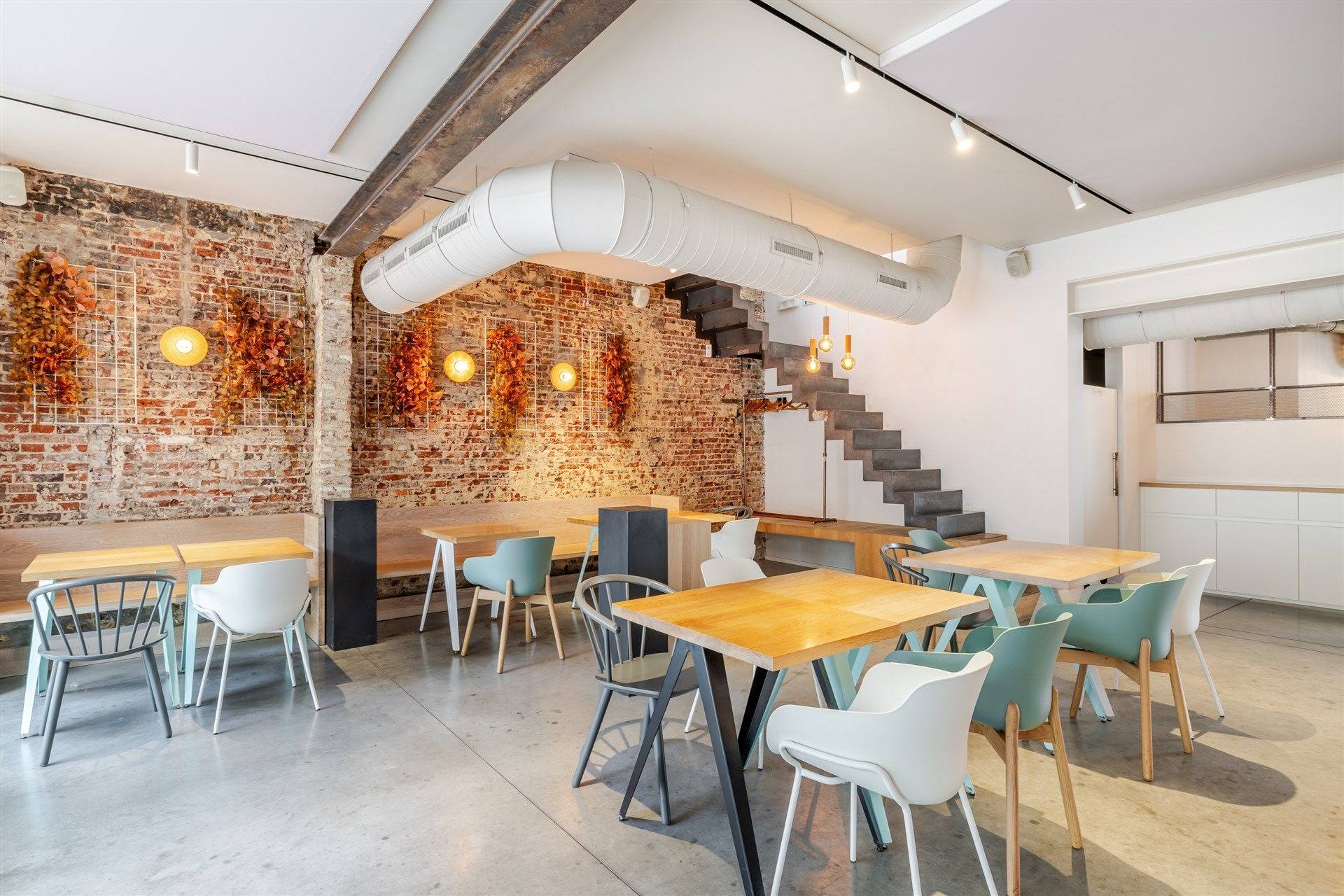 Instapklaar hoogwaardig restaurant inclusief inrichting en meubilair  foto 3