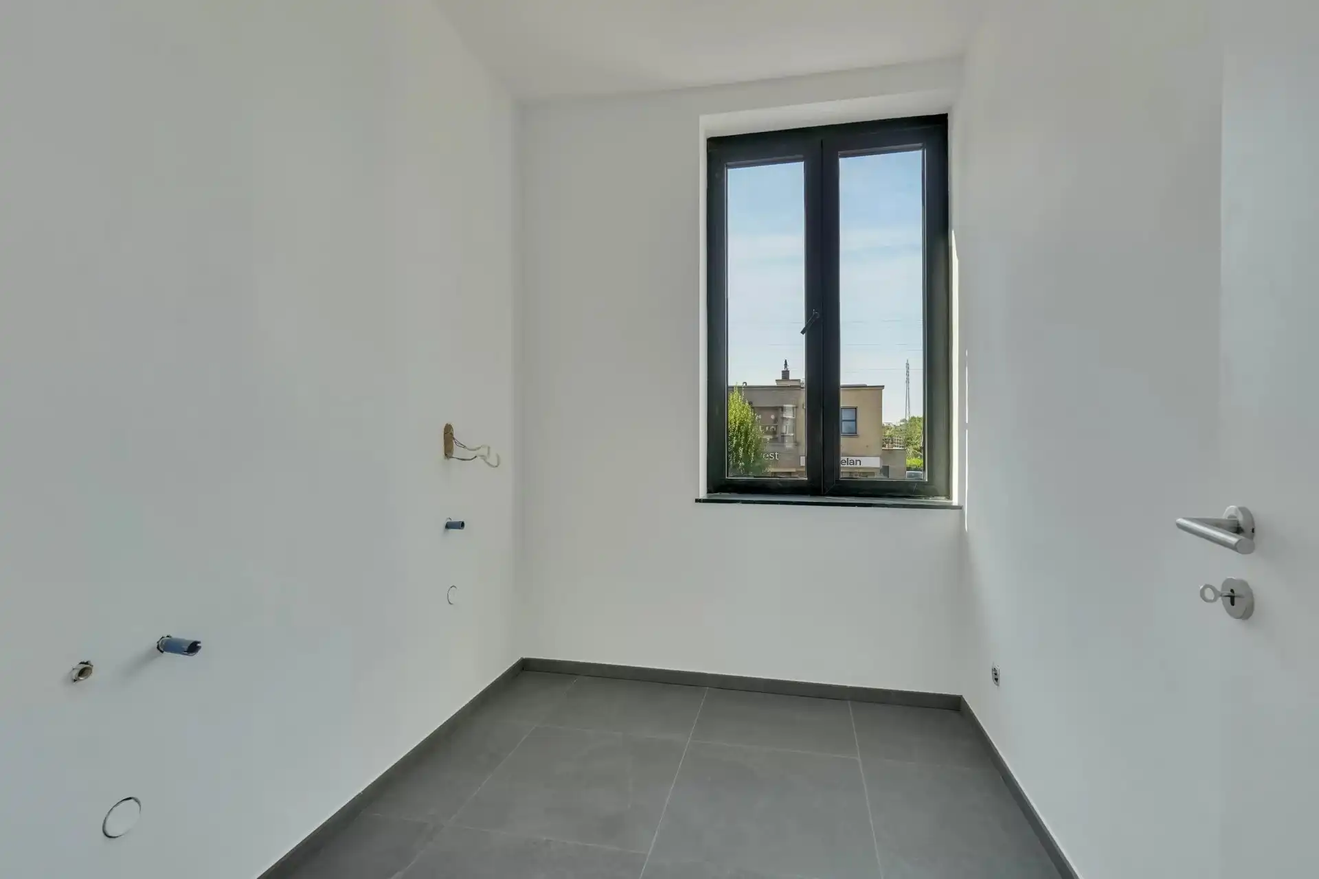Ruime, volledig gerenoveerde woning aan de stadsrand foto 12
