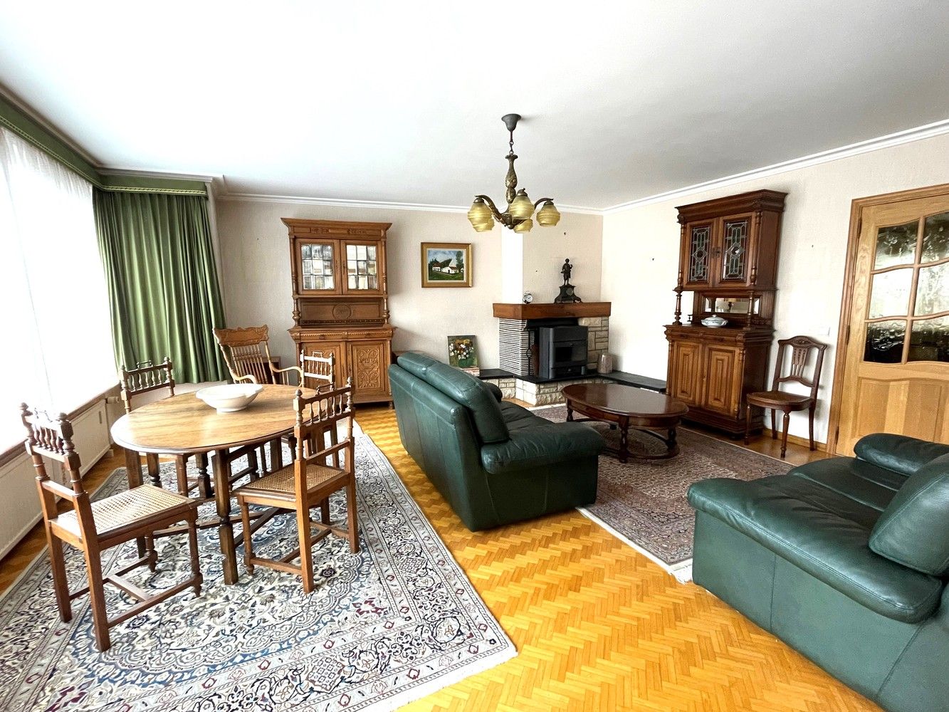 Goed onderhouden en verzorgd appartement gelegen in het hartje van Strombeek foto {{pictureIndex}}