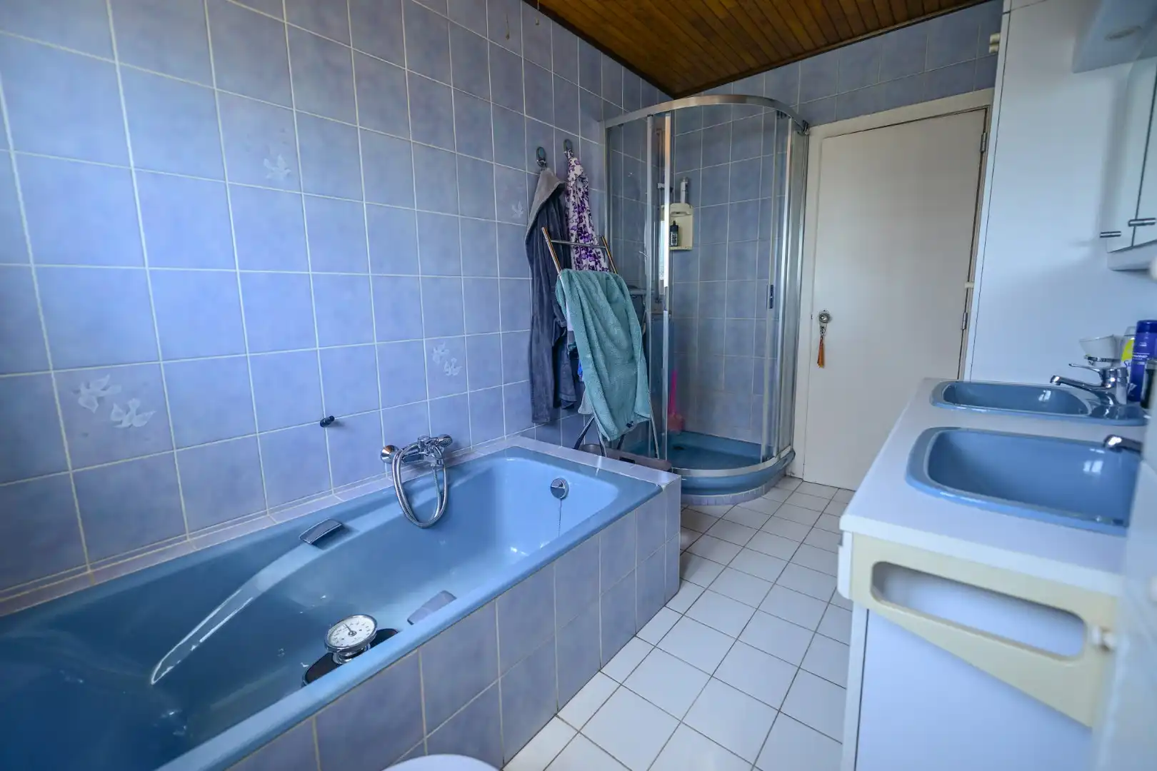 Ruime gelijkvloerse woning met 3 slaapkamers, garage en zonnige tuin op 781m2 foto 15