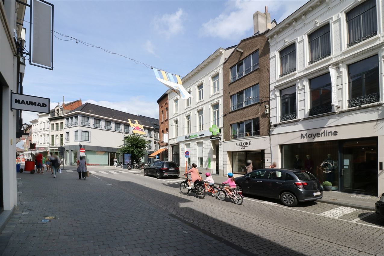 Centraal gelegen handelszaak met hoog zichtbaarheidsgehalte foto 1