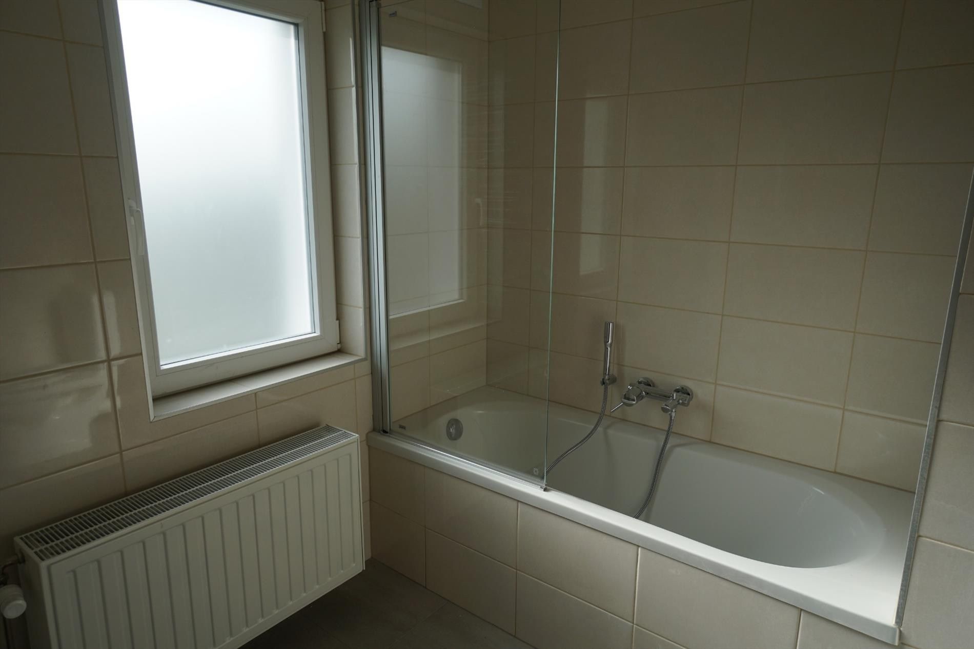 Woning met 3 slaapkamers + ruime garage foto 14