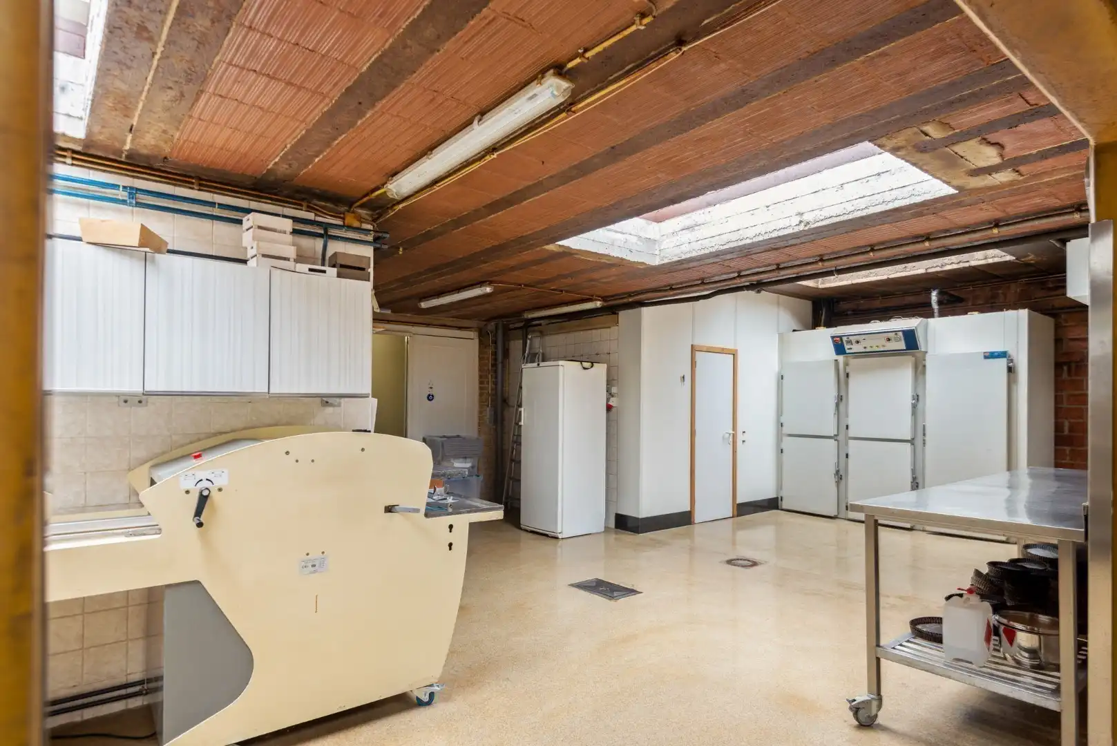 Polyvalent woon-werkpand met enorme visibiliteit en achteruitweg foto 23