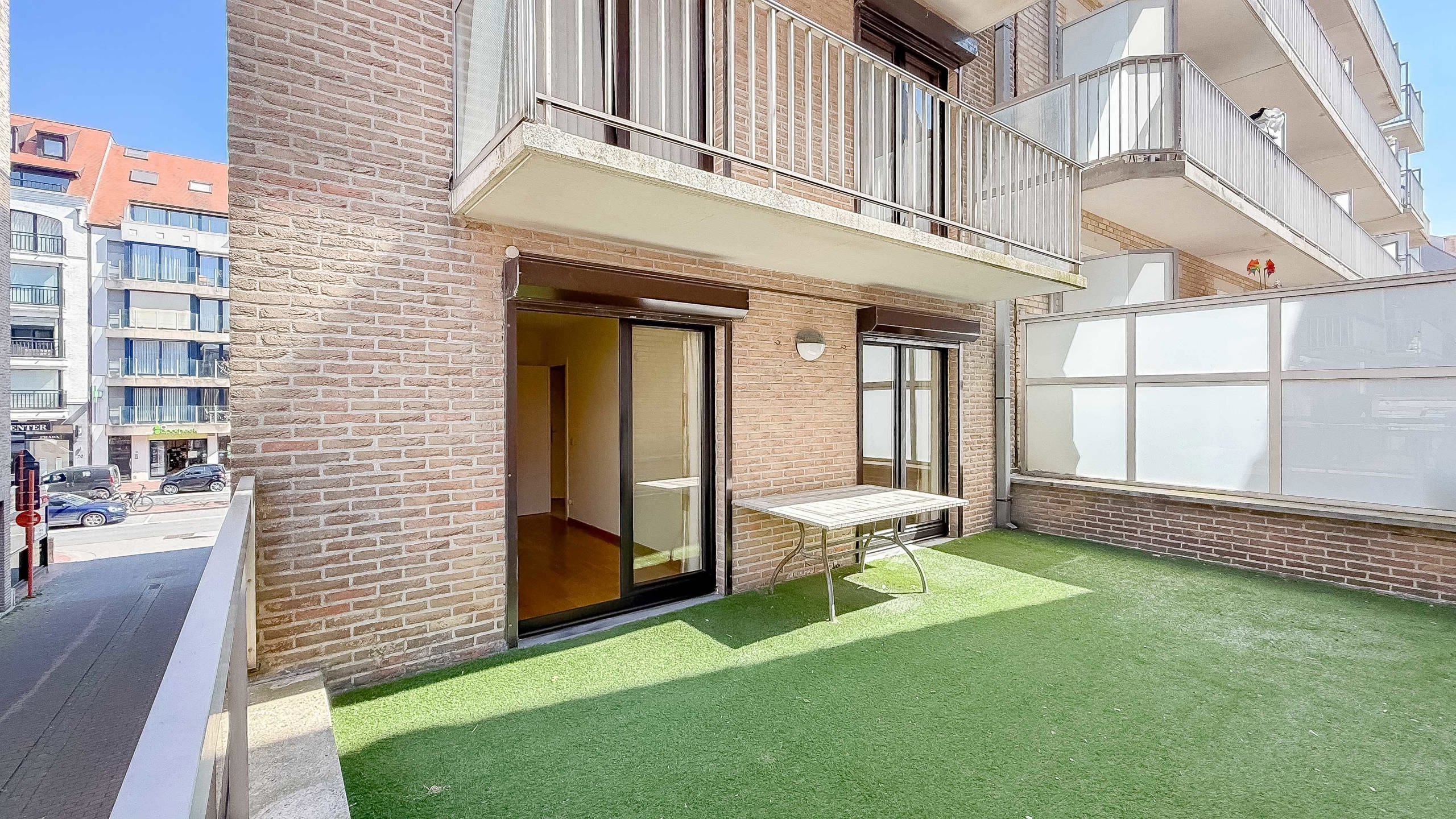 Ruim HOEKAPPARTEMENT met groot terras, op de Lippenslaan... foto 16