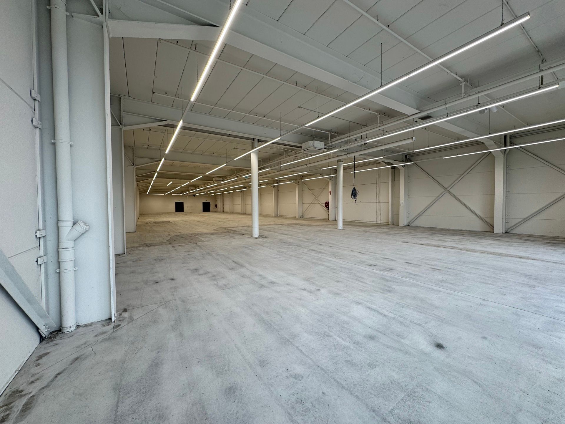 Baanwinkel op een AAA-locatie te huur te Schoten!  foto 2