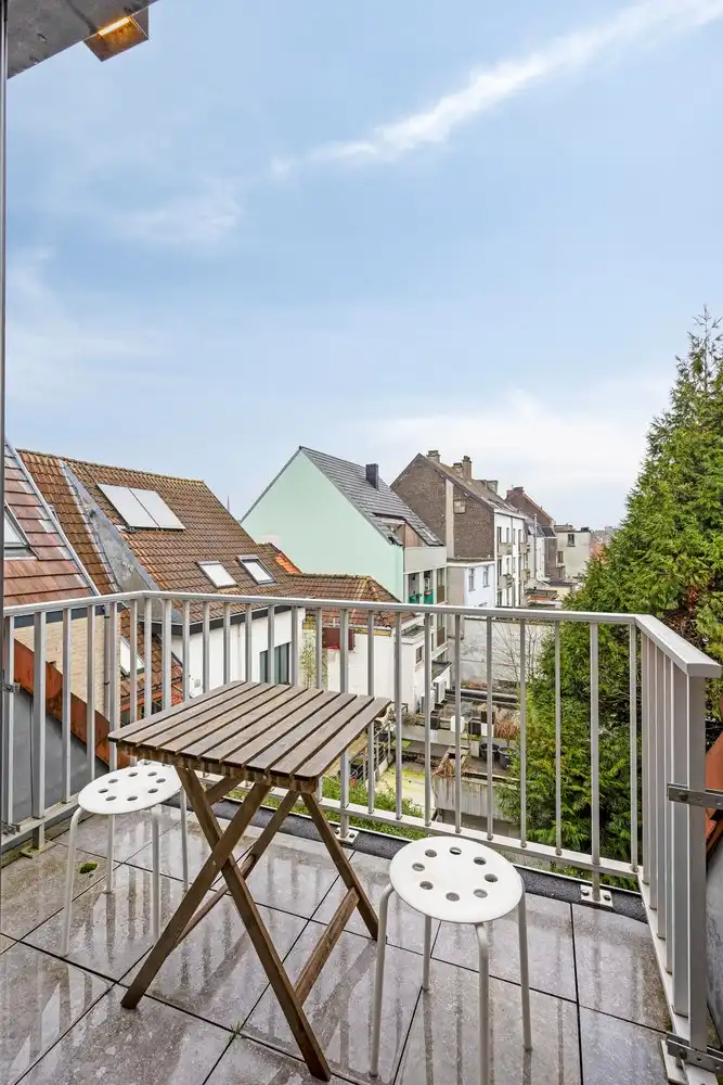 Ruim en energiezuinig duplex appartement met veel lichtinval, gelegen op wandelafstand van het Station Gent-Dampoort. foto 4