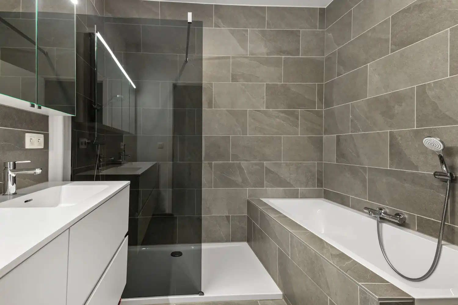 RECENTE WONING MET 4 SLK, TUIN EN PARKING! foto 11
