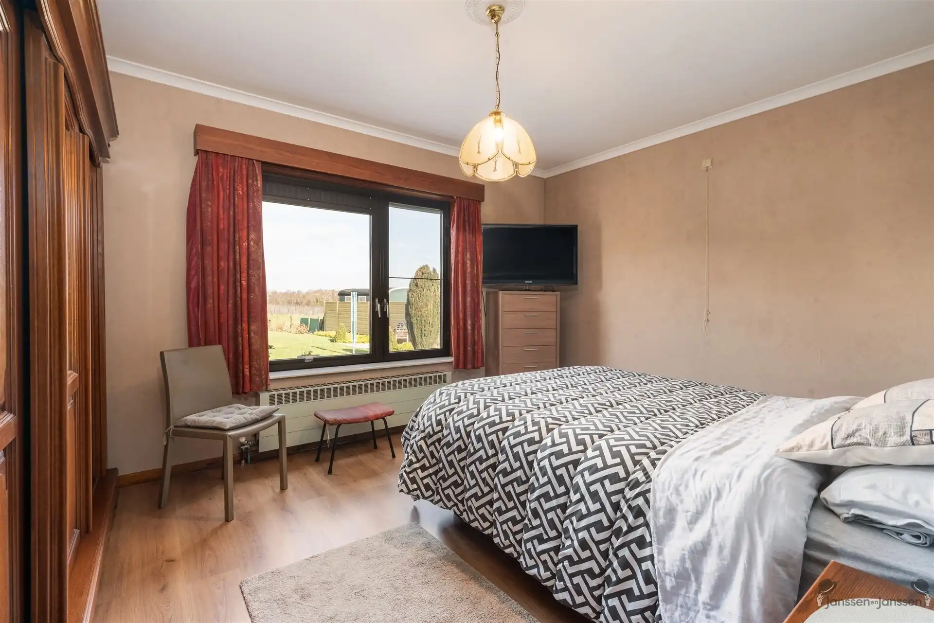 Rustig gelegen woning met prachtig uitzicht foto 7